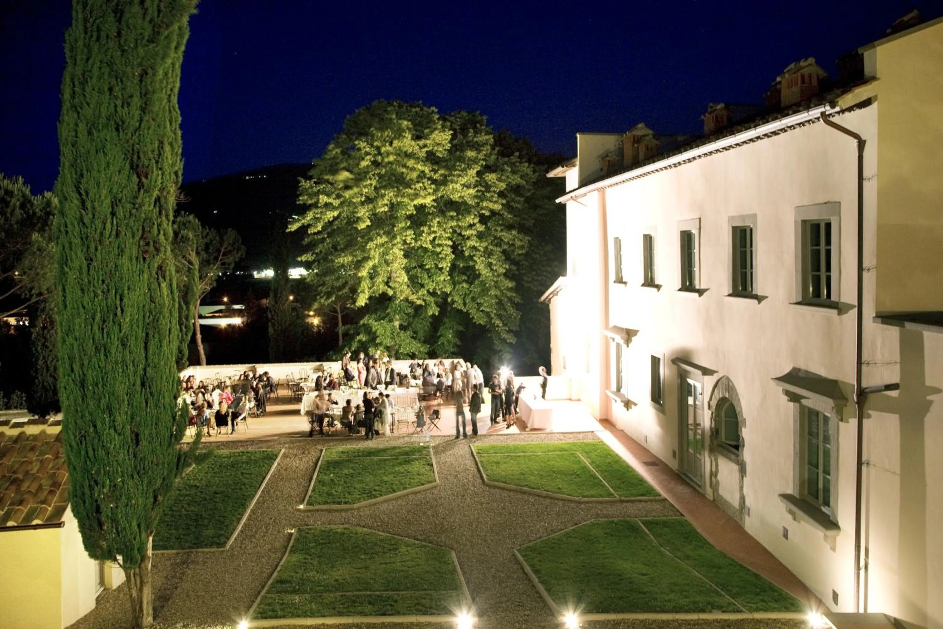 Restaurant/places to eat in Villa Il Palagio