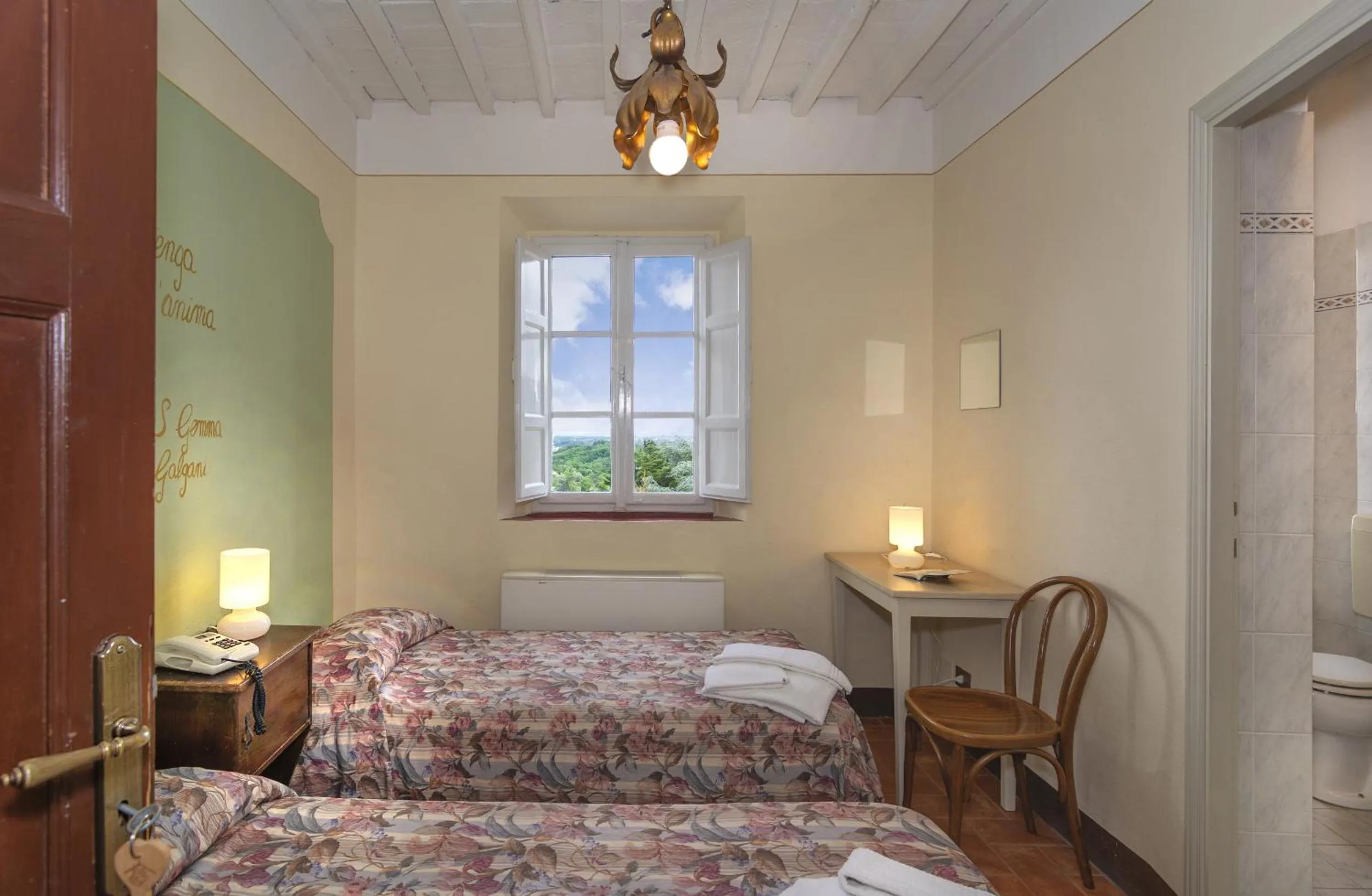 Bed in Casa Diocesana di Lucca