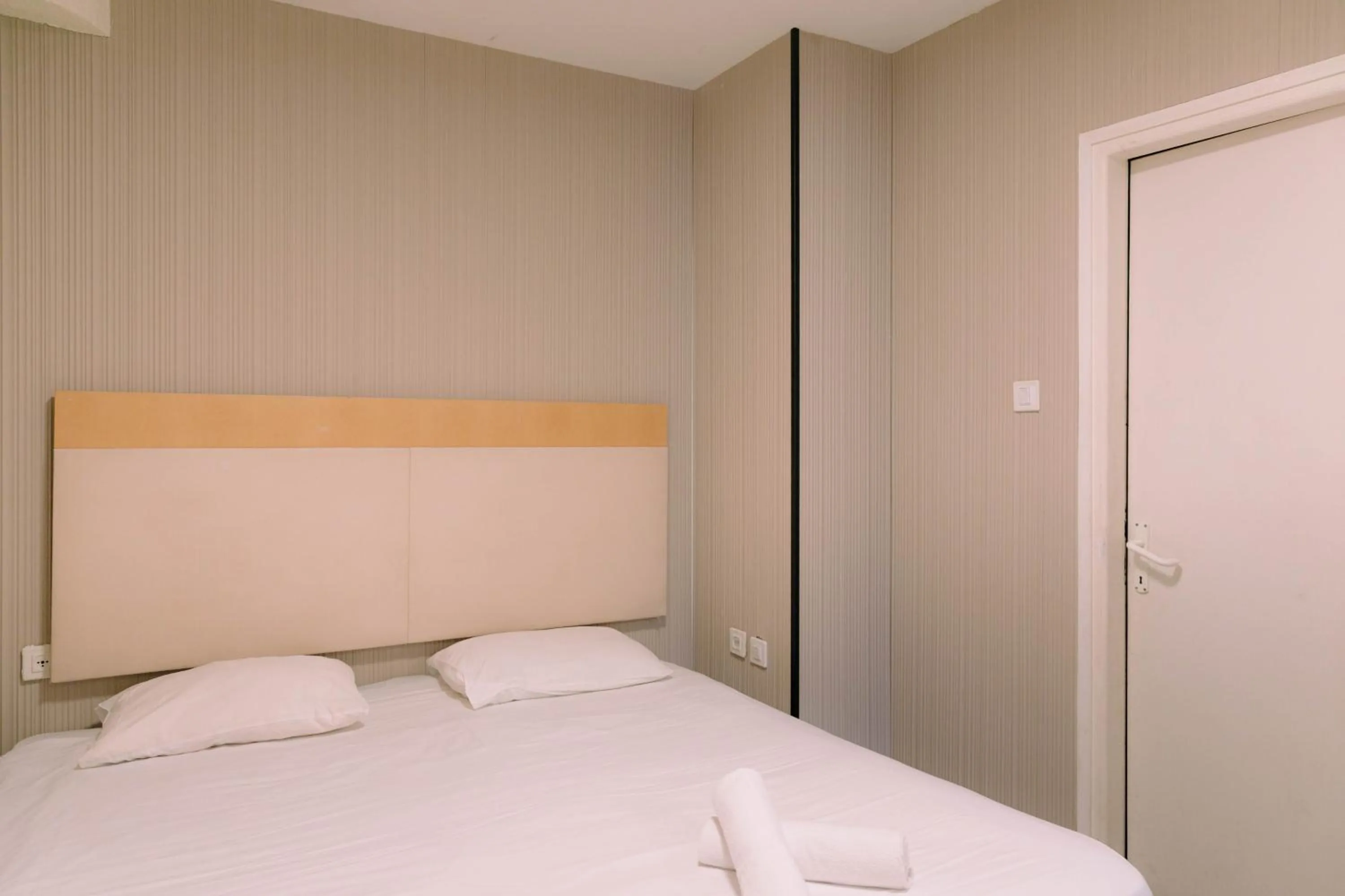 Bed in Rich Luxury Suites - Renovated