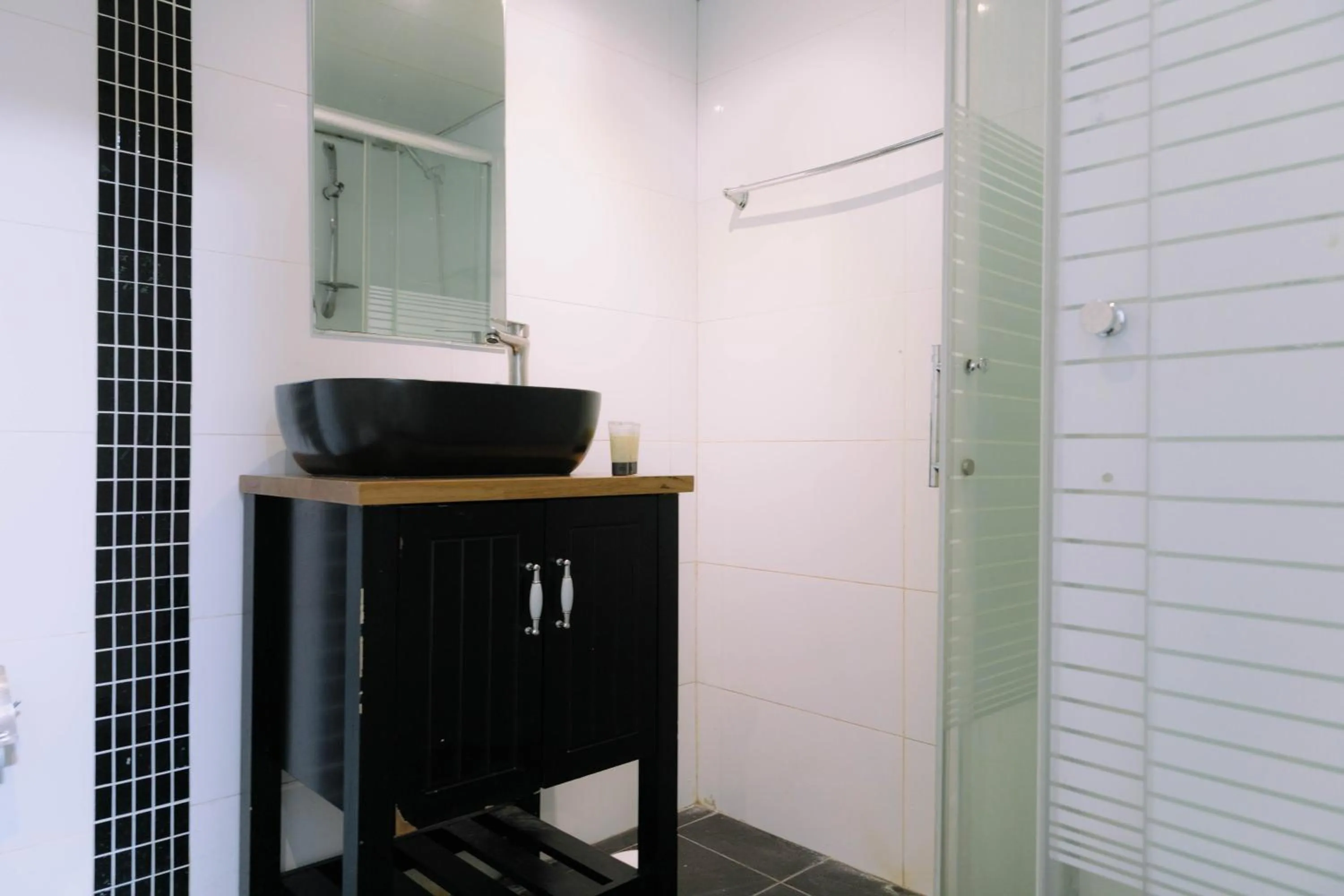 Rich Luxury Suites - Renovated