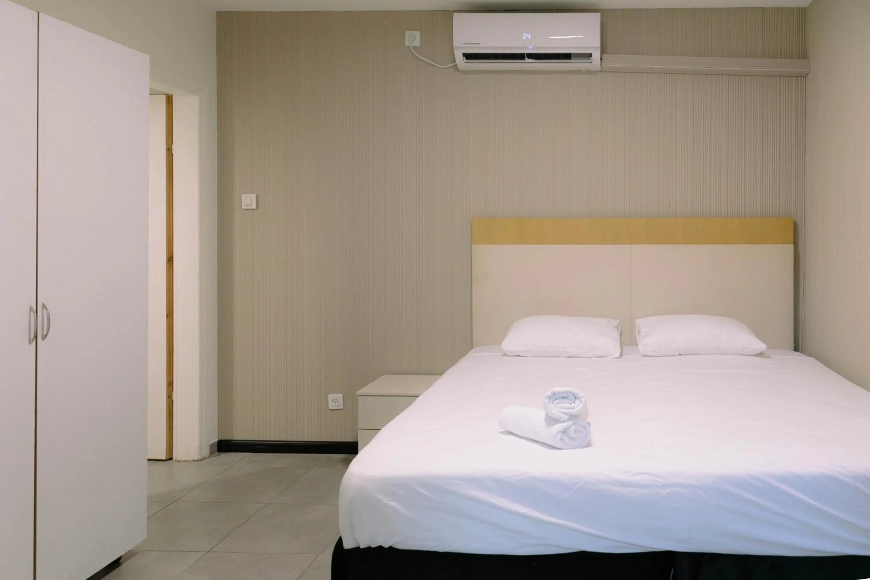 Bed in Rich Luxury Suites - Renovated