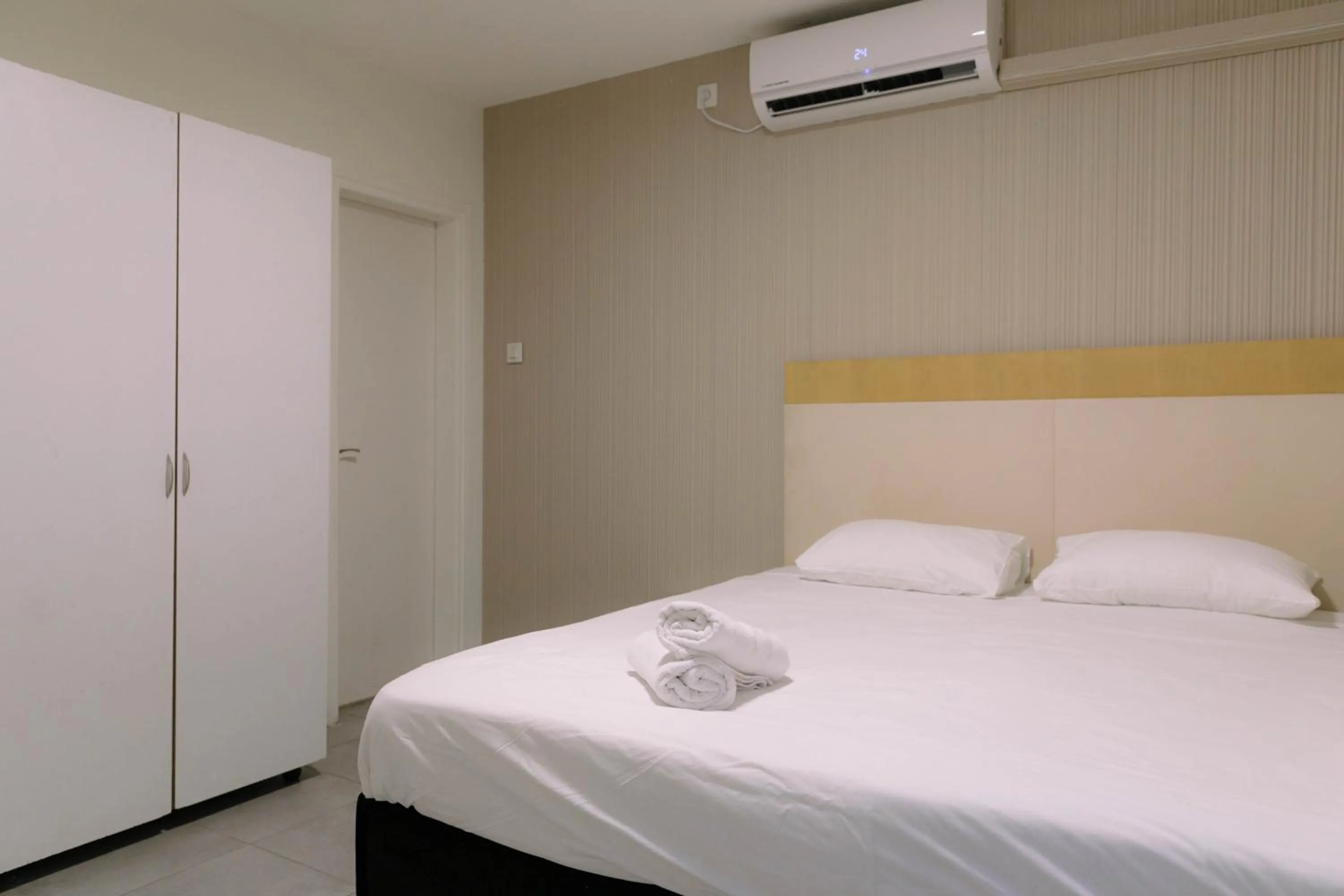 Bed in Rich Luxury Suites - Renovated