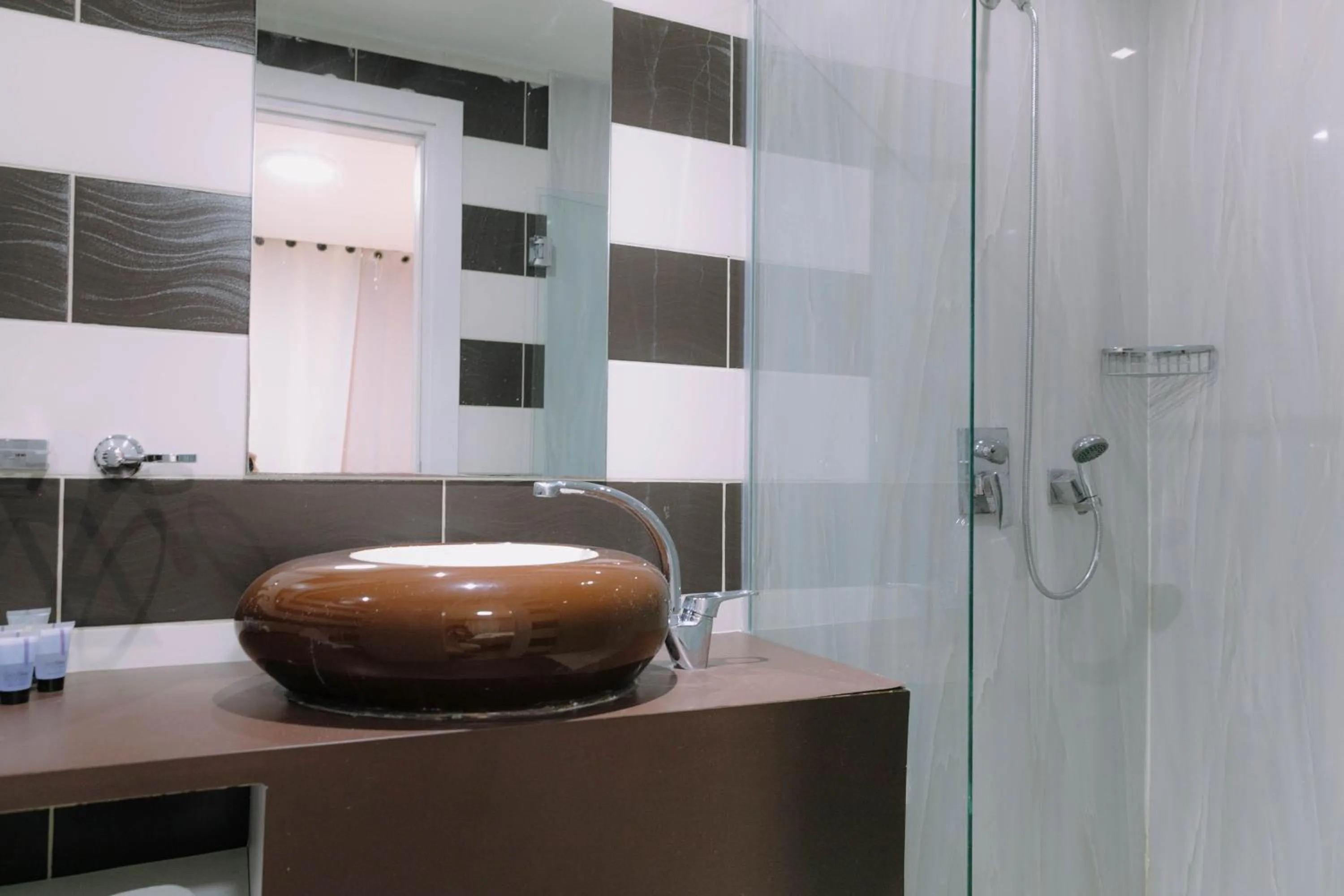 Rich Luxury Suites - Renovated