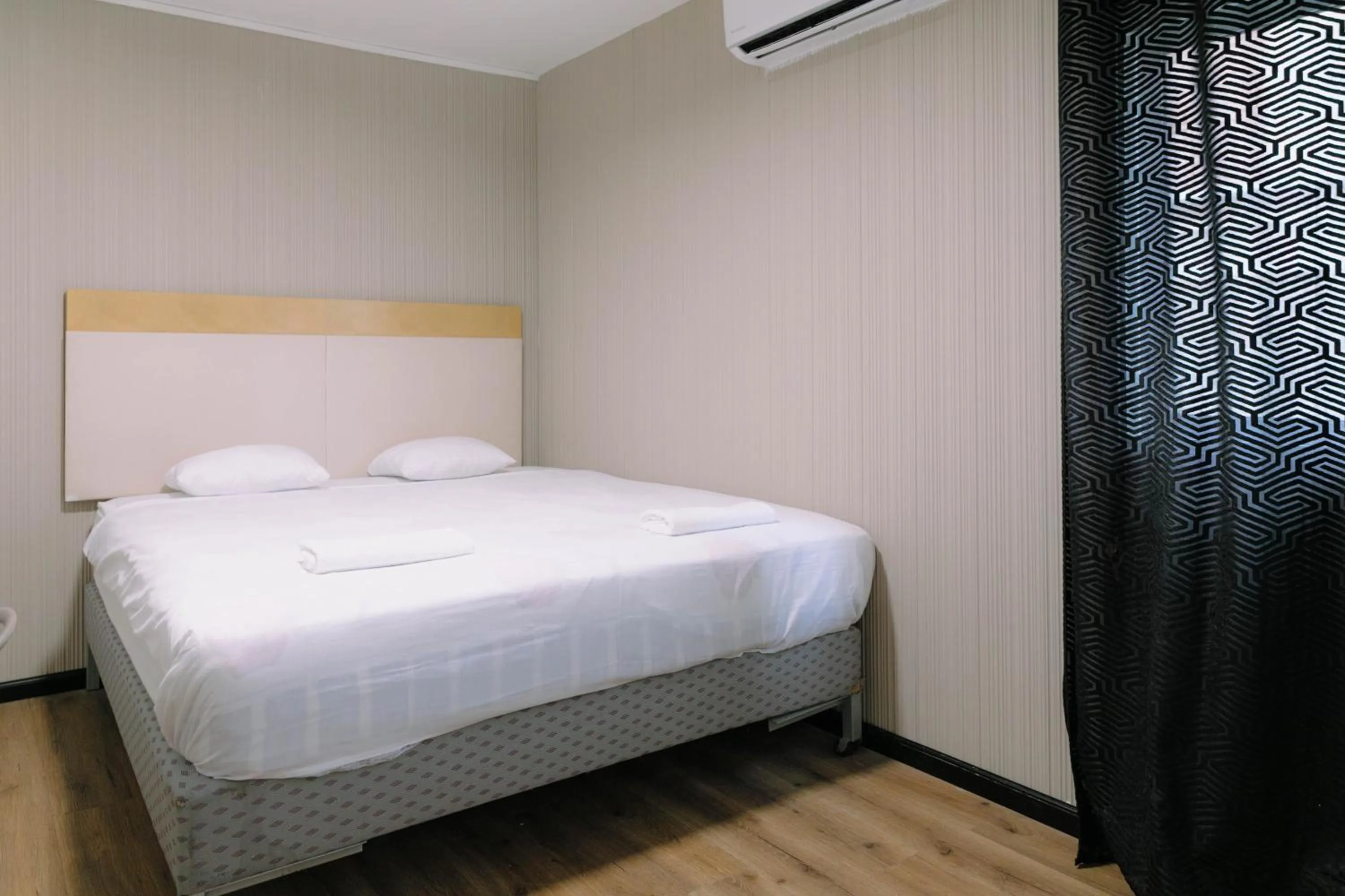 Bed in Rich Luxury Suites - Renovated