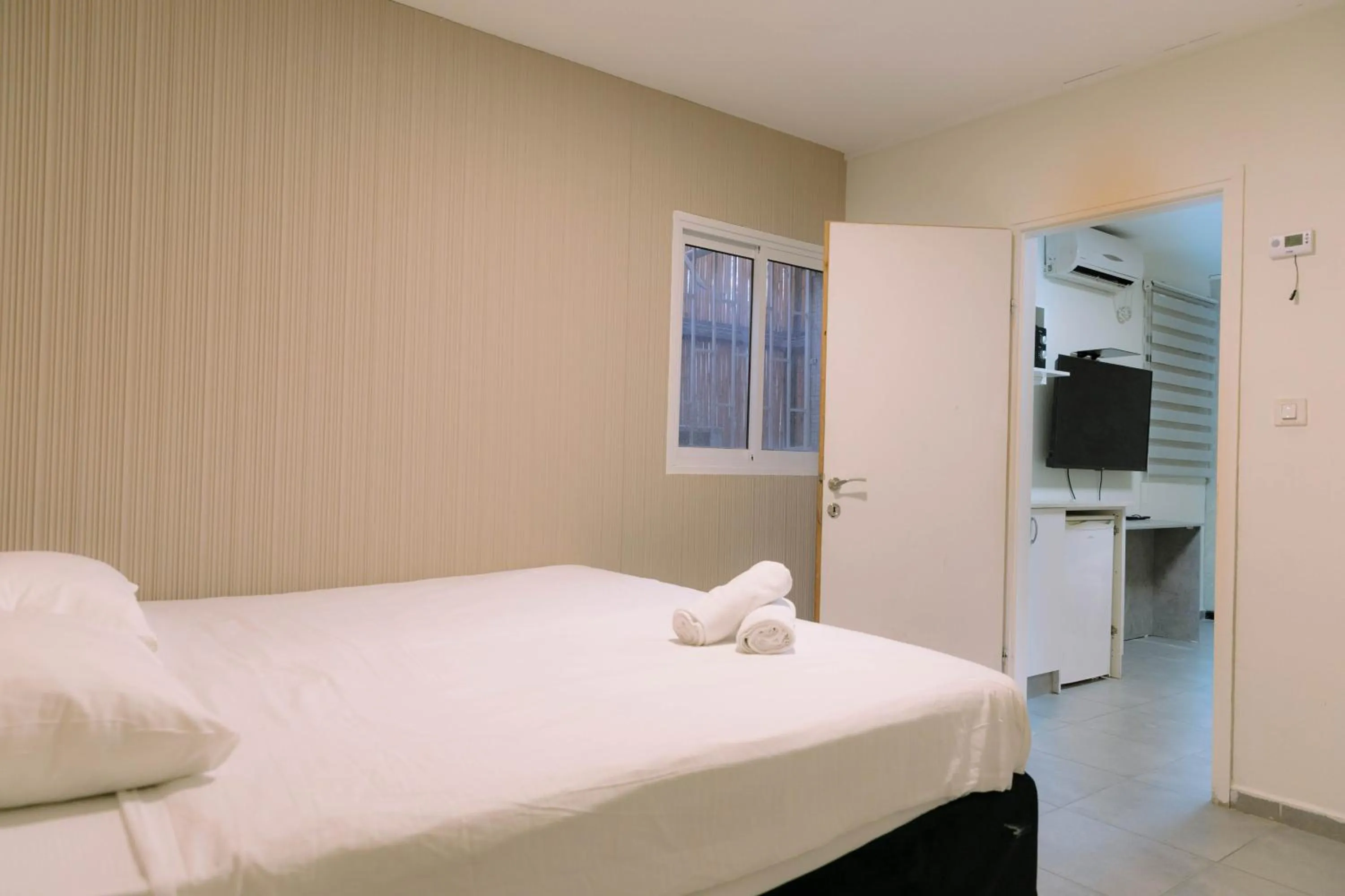 Bed in Rich Luxury Suites - Renovated