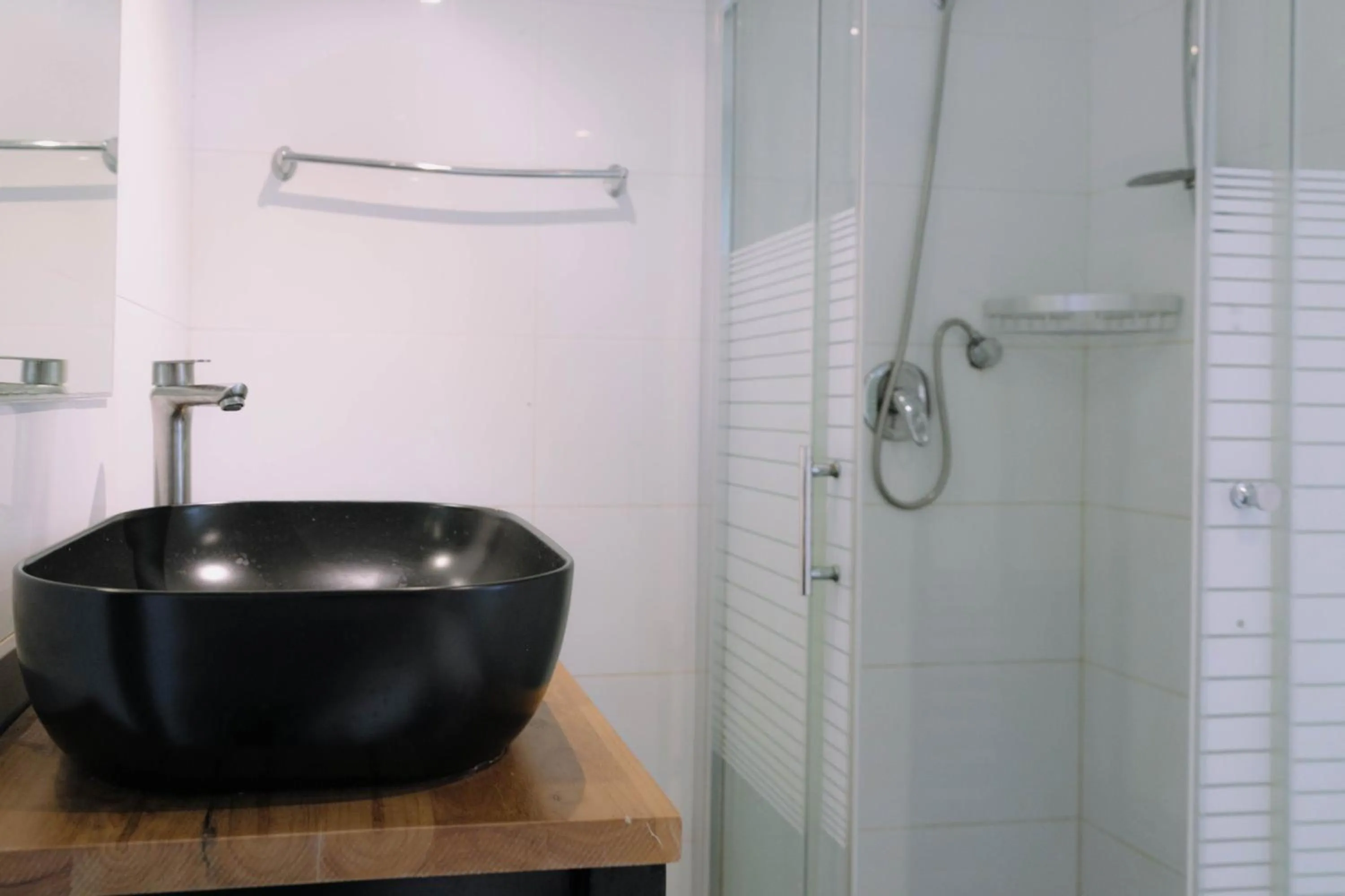 Rich Luxury Suites - Renovated