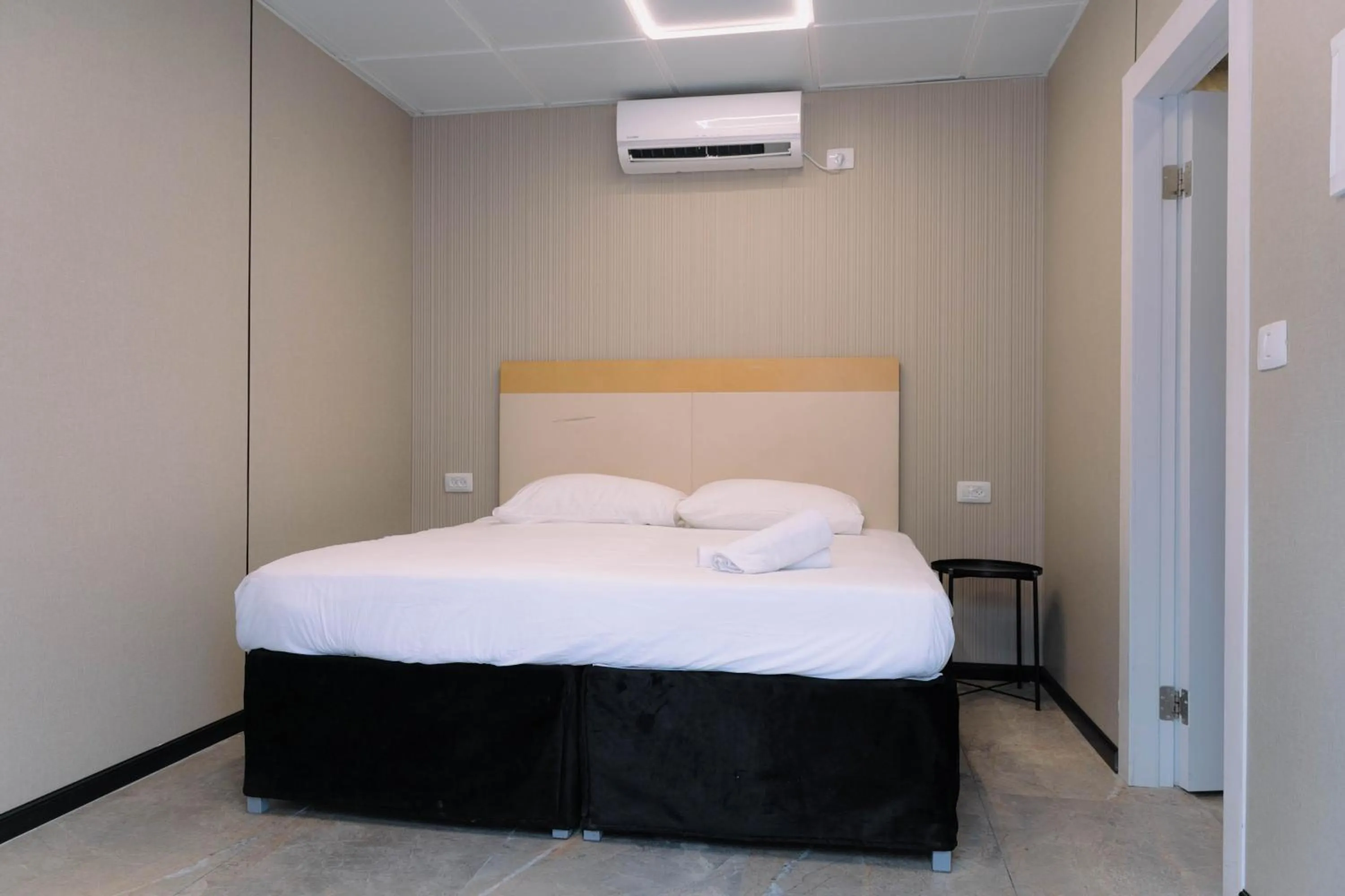 Bed in Rich Luxury Suites - Renovated