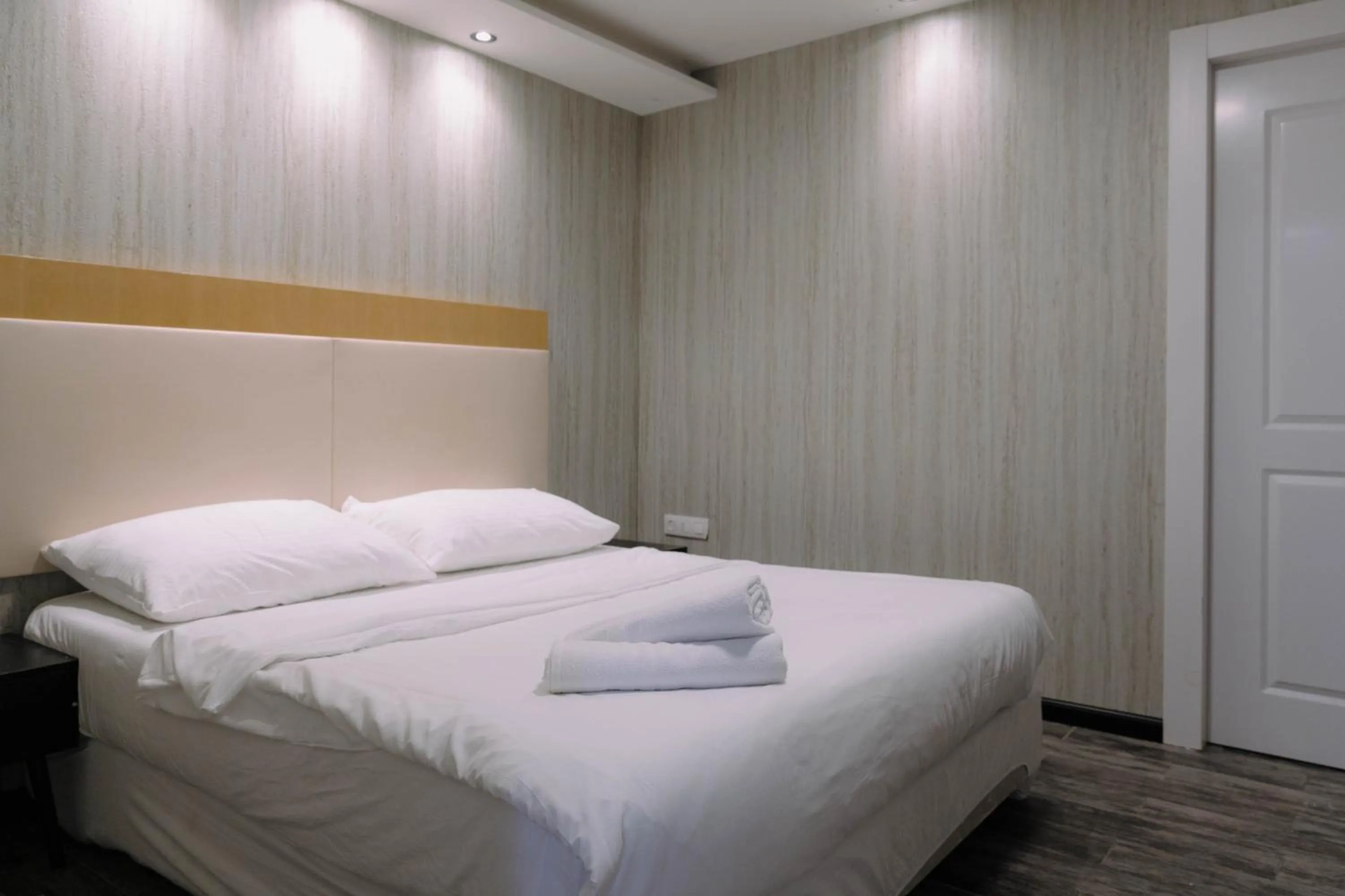 Bedroom, Bed in Rich Luxury Suites - Renovated