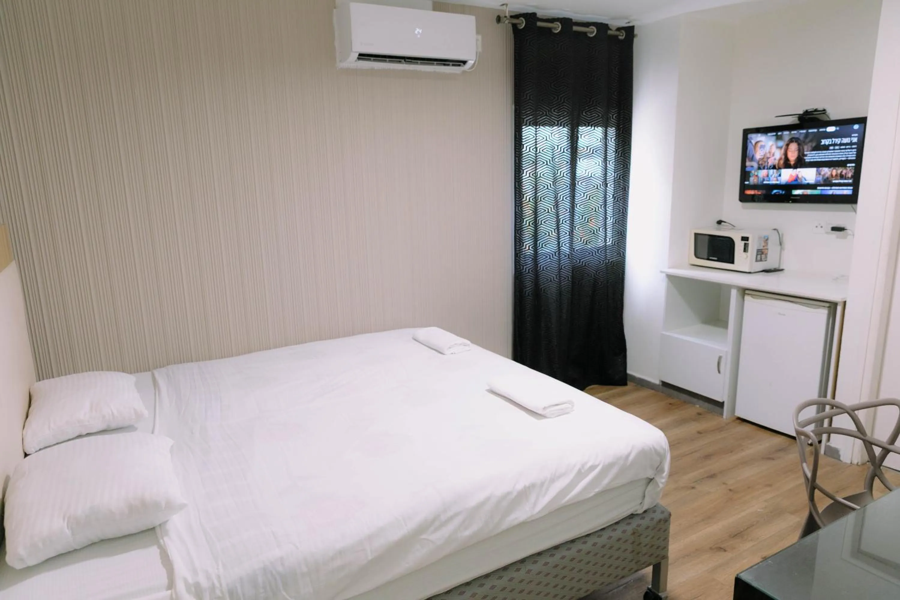 Bed in Rich Luxury Suites - Renovated