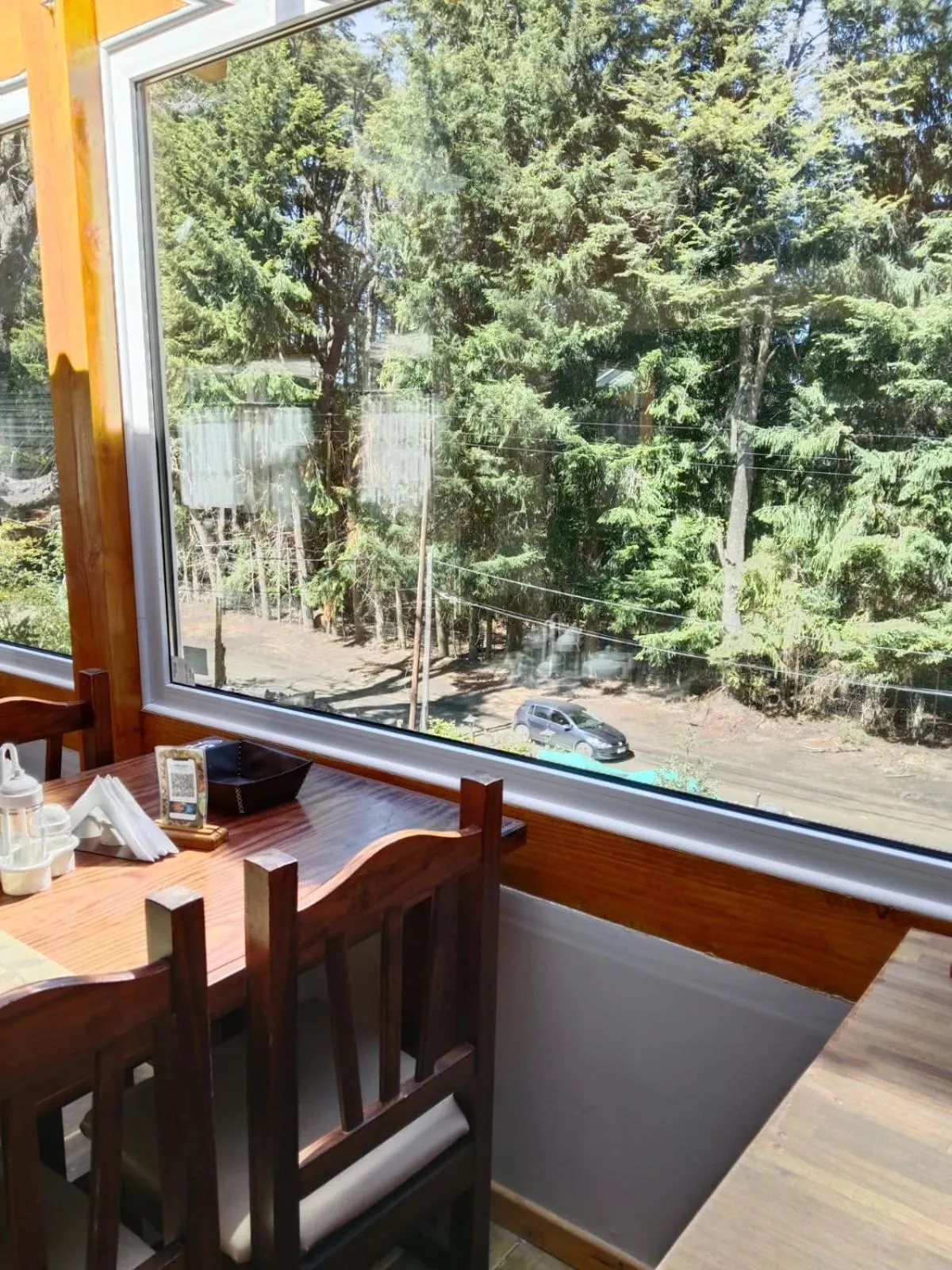 Restaurant/places to eat in Hosteria Lekun Lekun