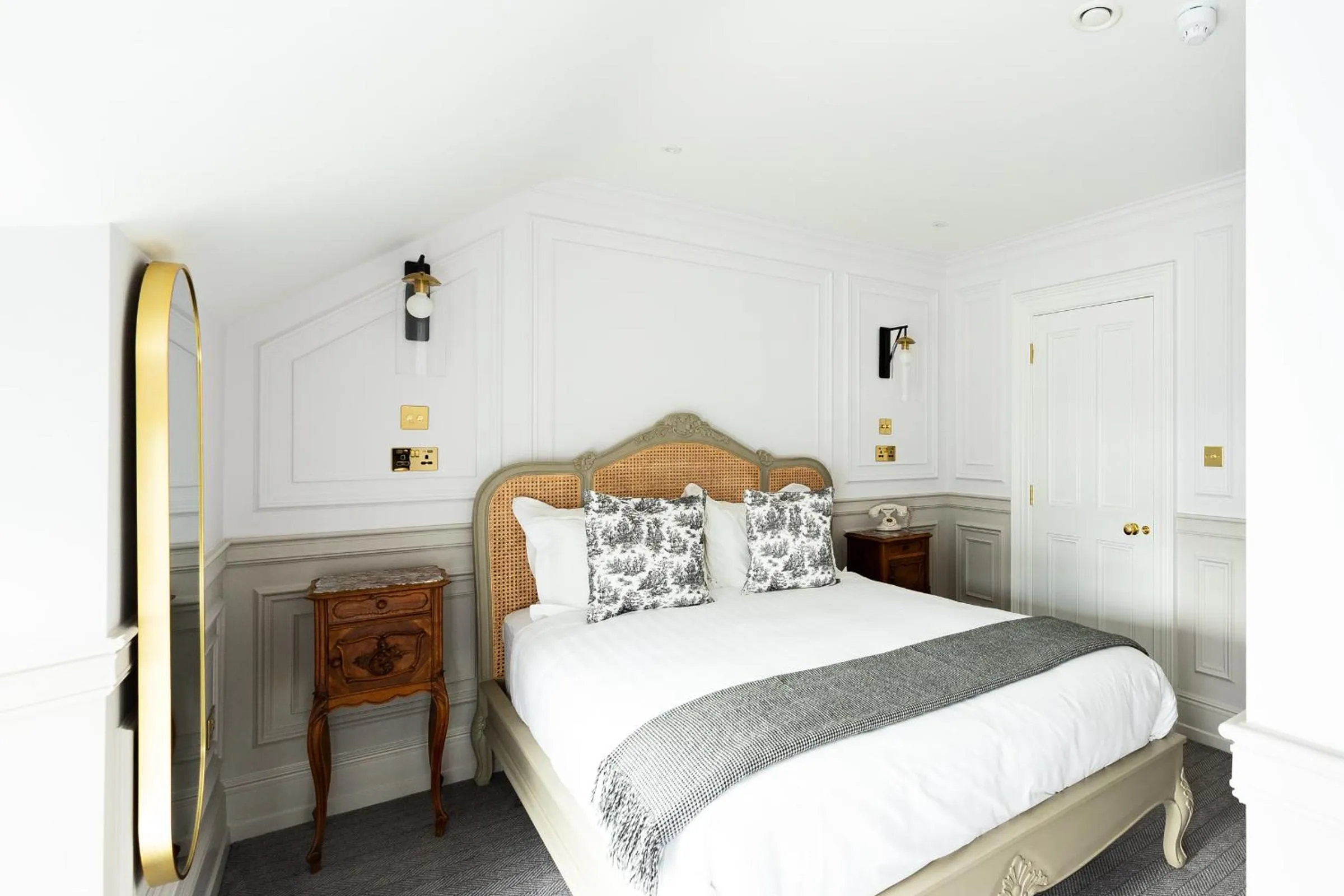 Bedroom in Liss Ard Estate