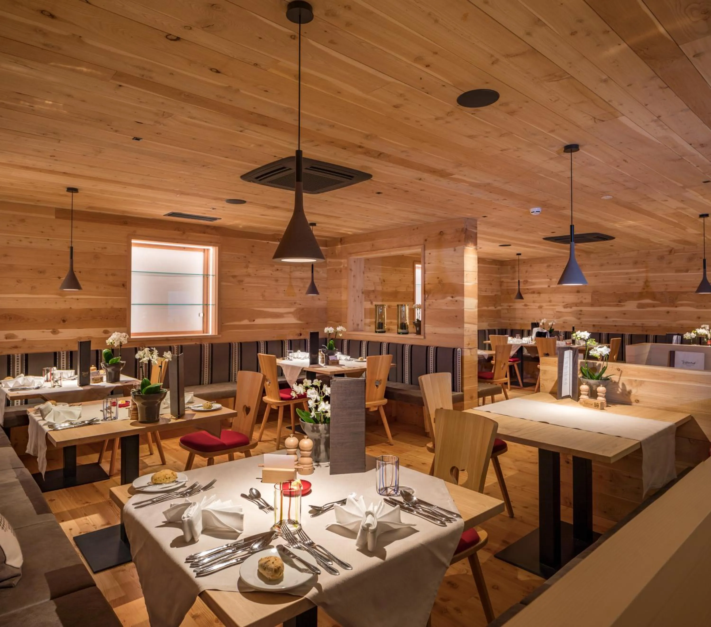 Restaurant/places to eat in Tratterhof Mountain Sky Hotel