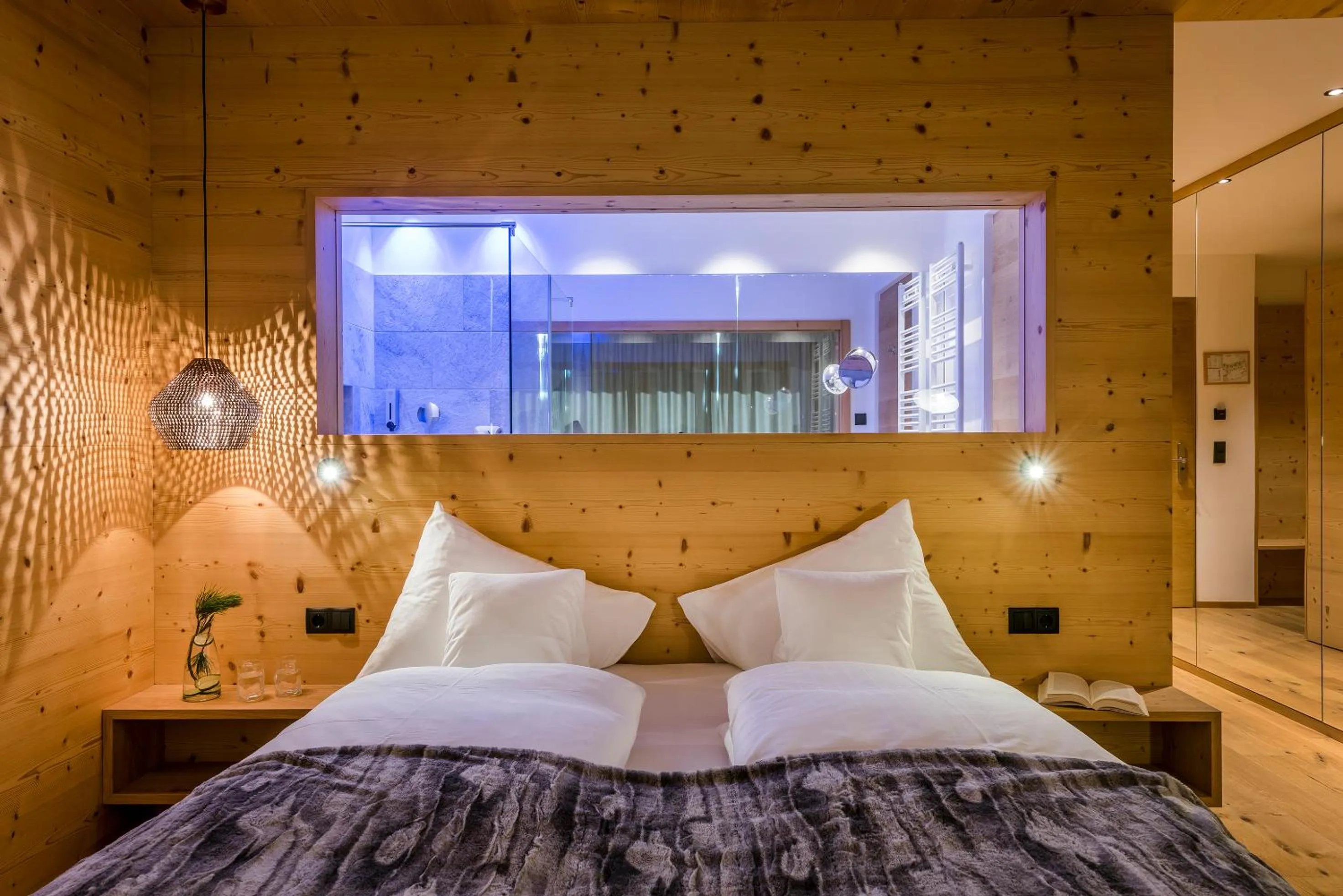 Bed in Tratterhof Mountain Sky Hotel