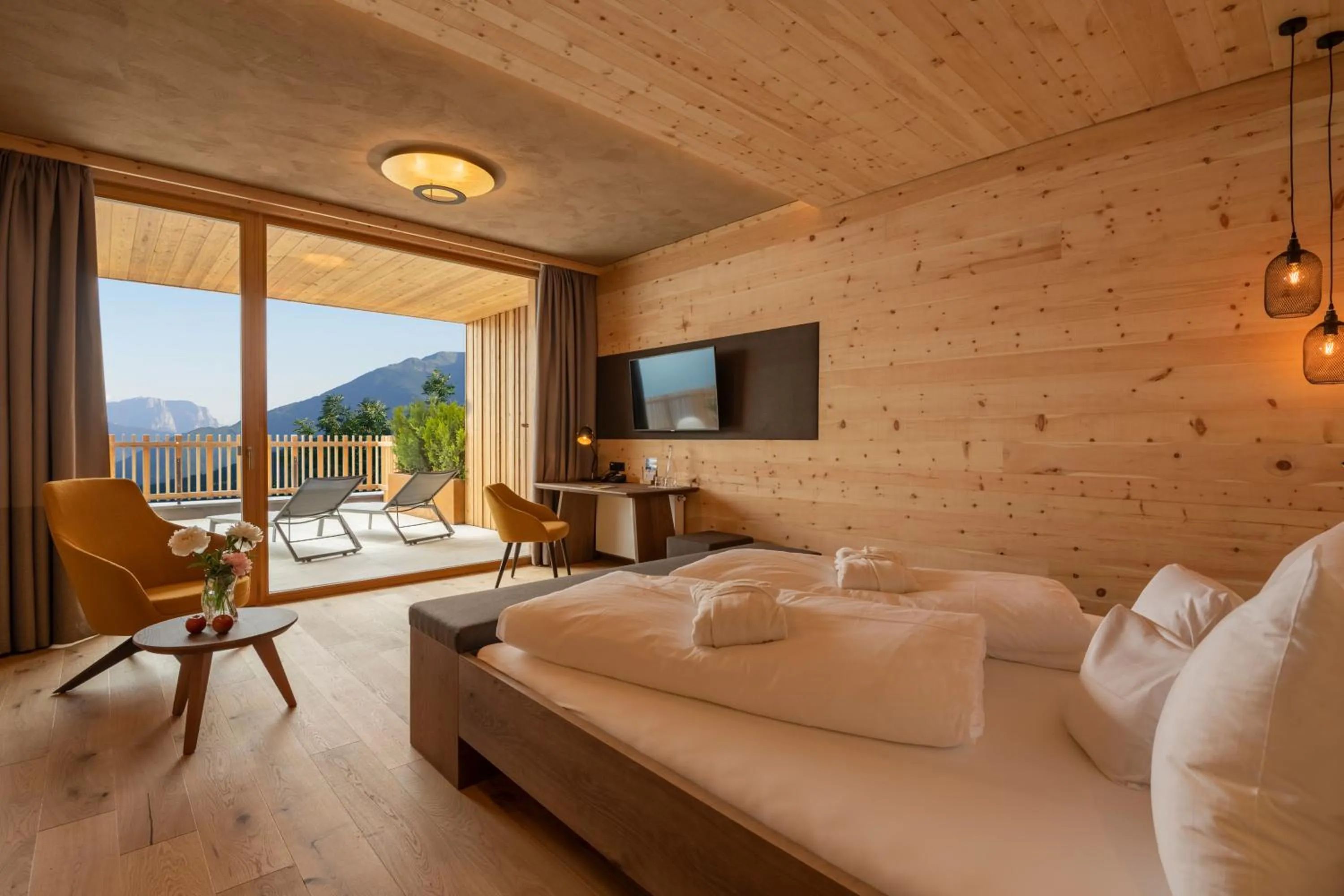 Photo of the whole room in Tratterhof Mountain Sky Hotel