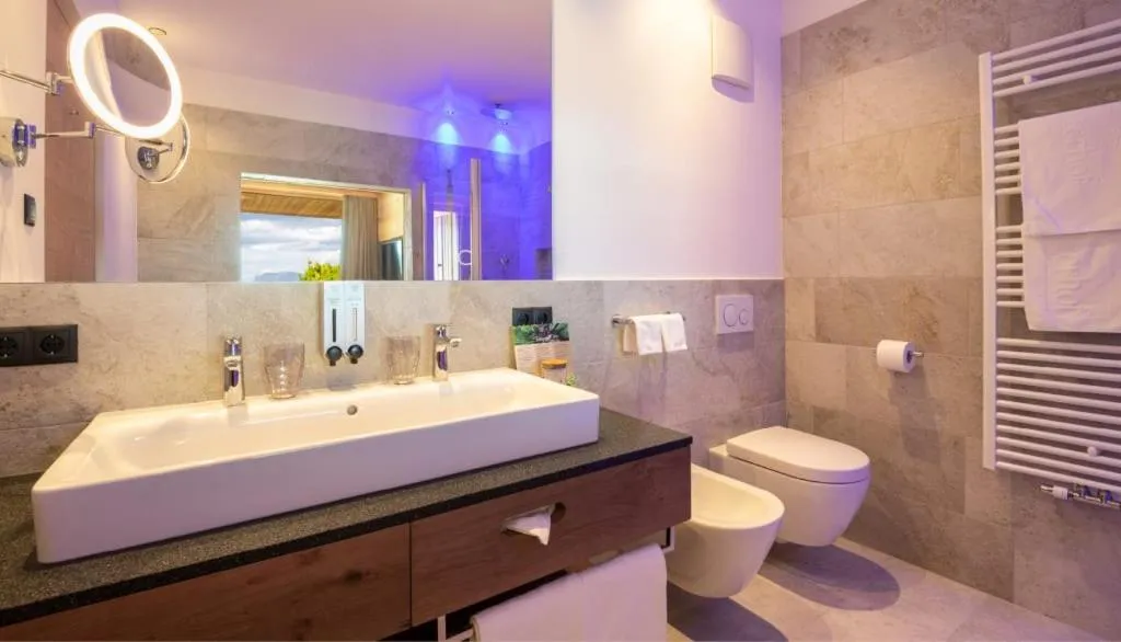 Toilet in Tratterhof Mountain Sky Hotel