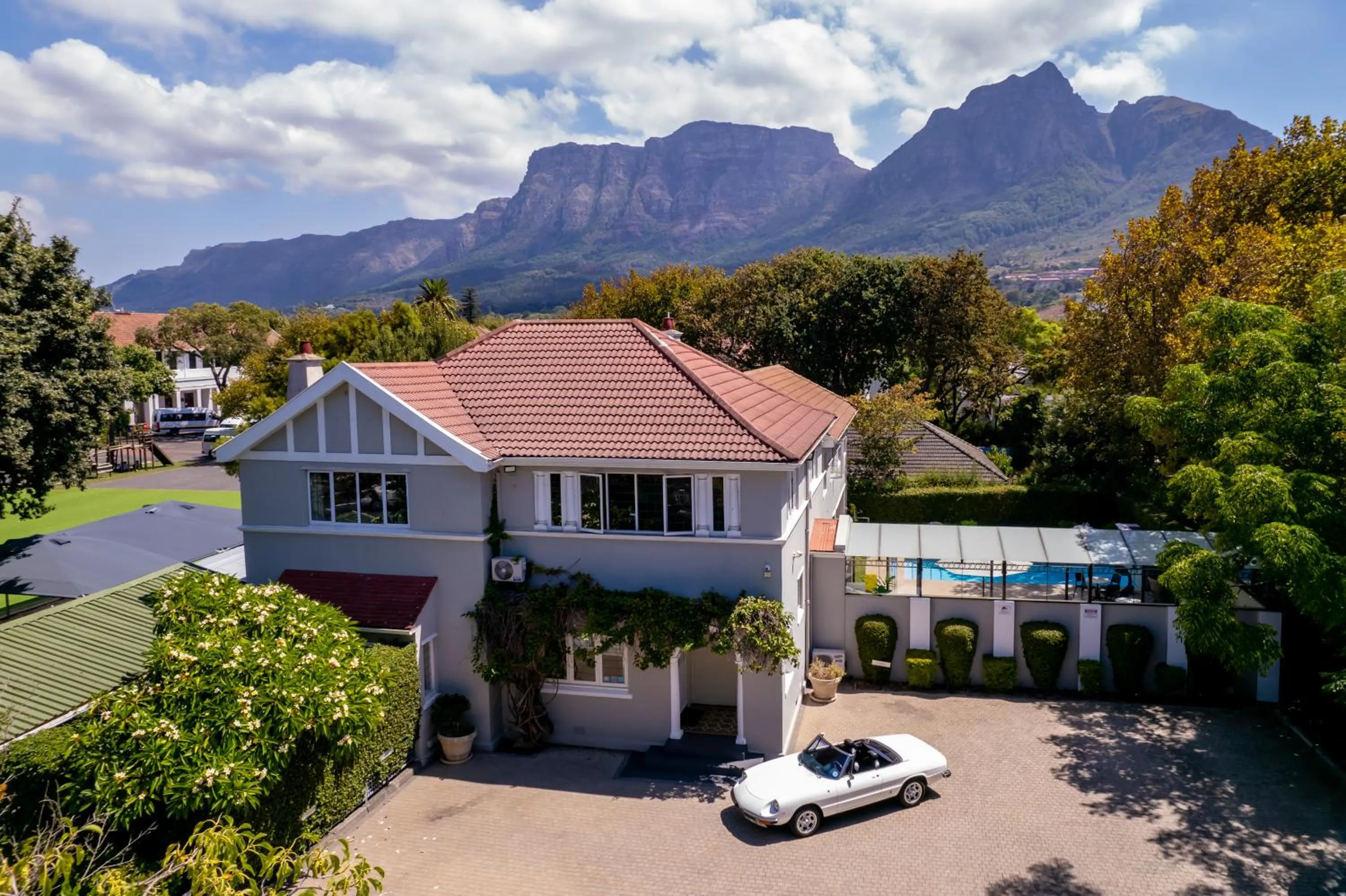Property building in Roodenburg House