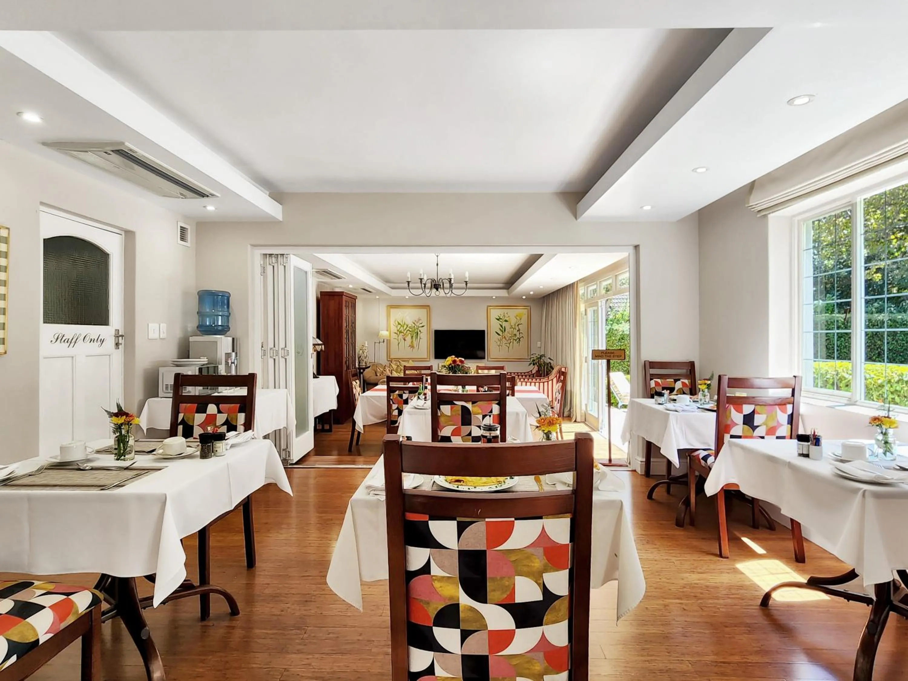 Restaurant/places to eat in Roodenburg House