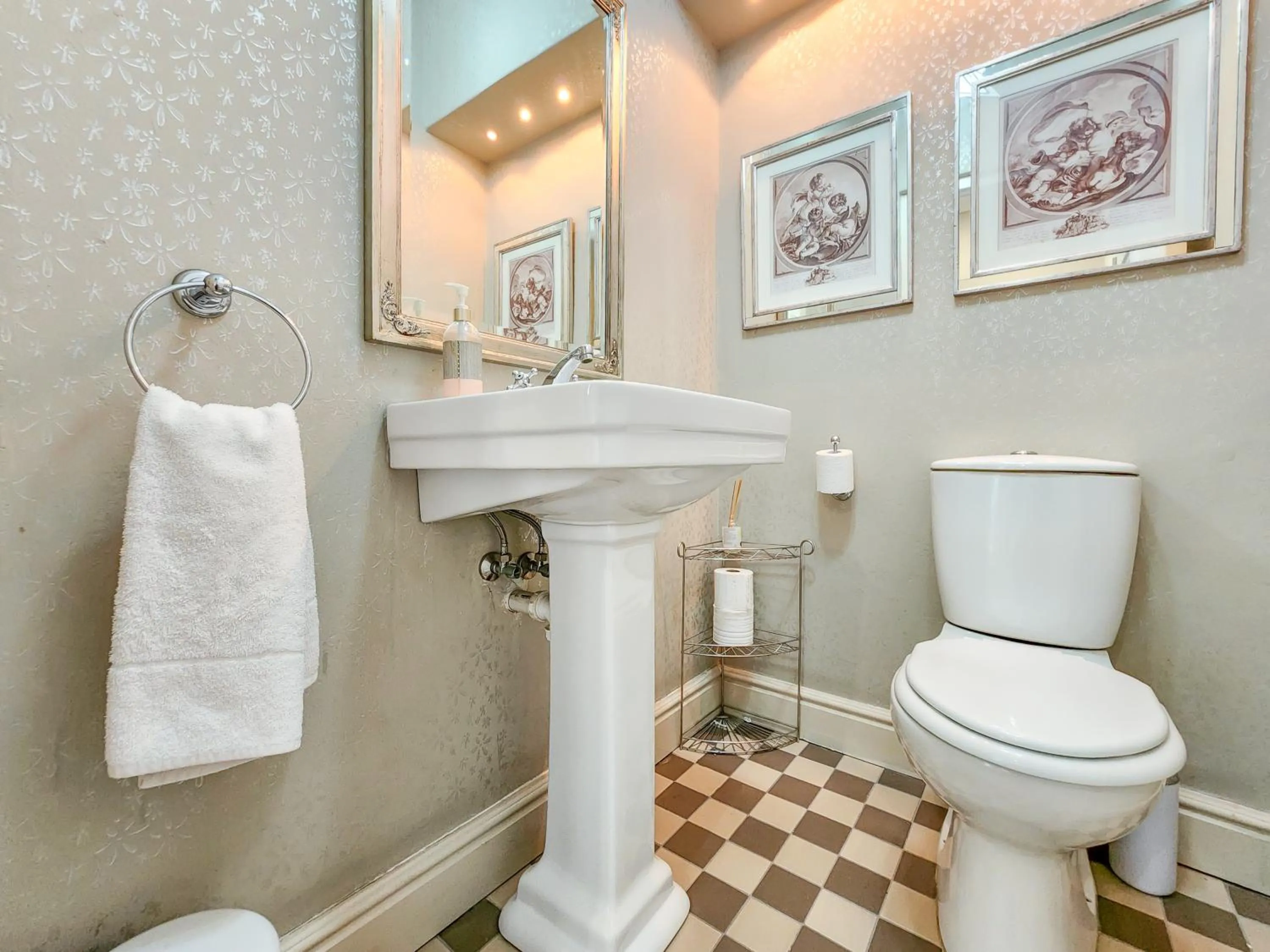 Bathroom in Roodenburg House