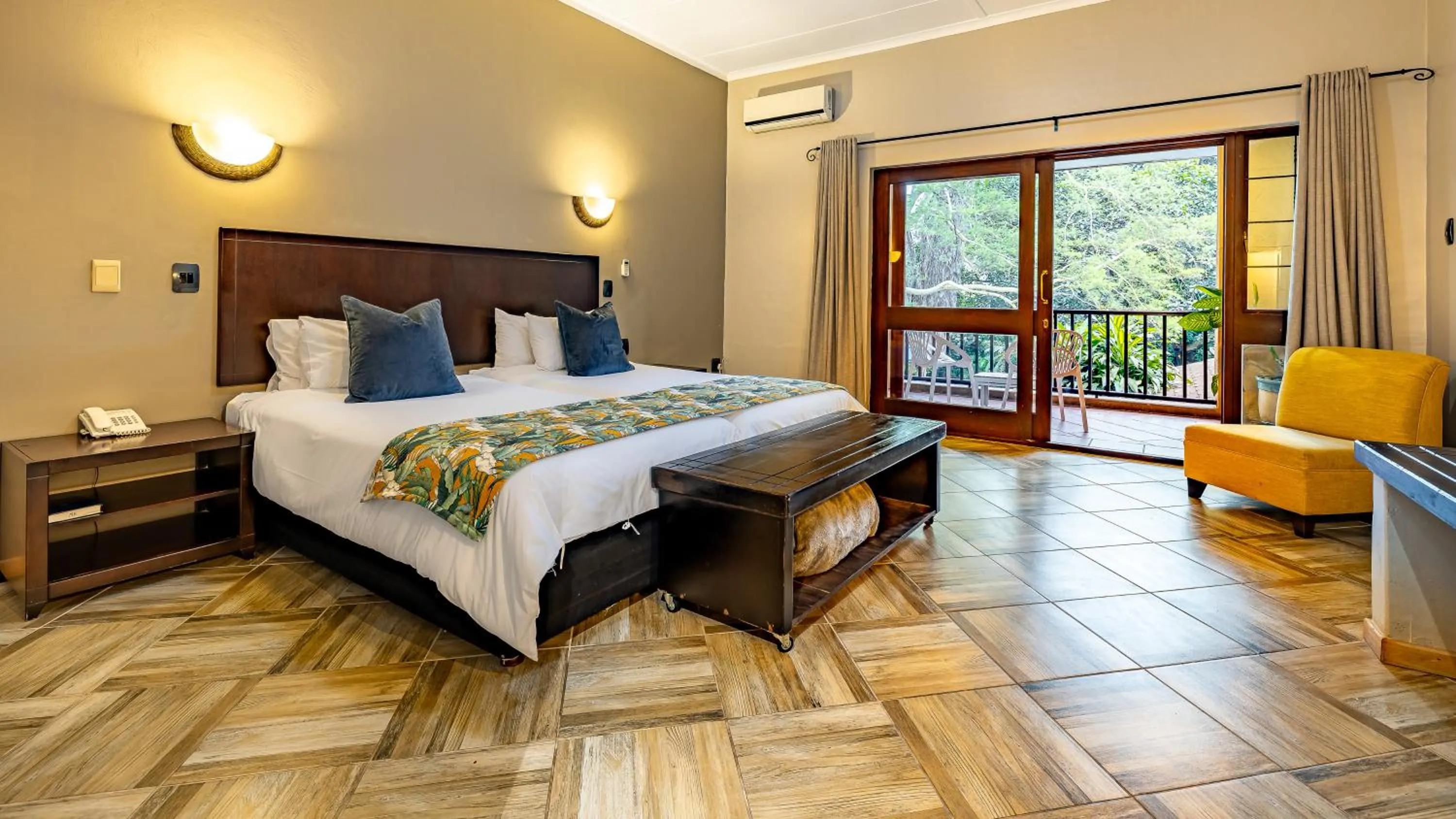 Bed in Hotel Numbi & Garden Suites