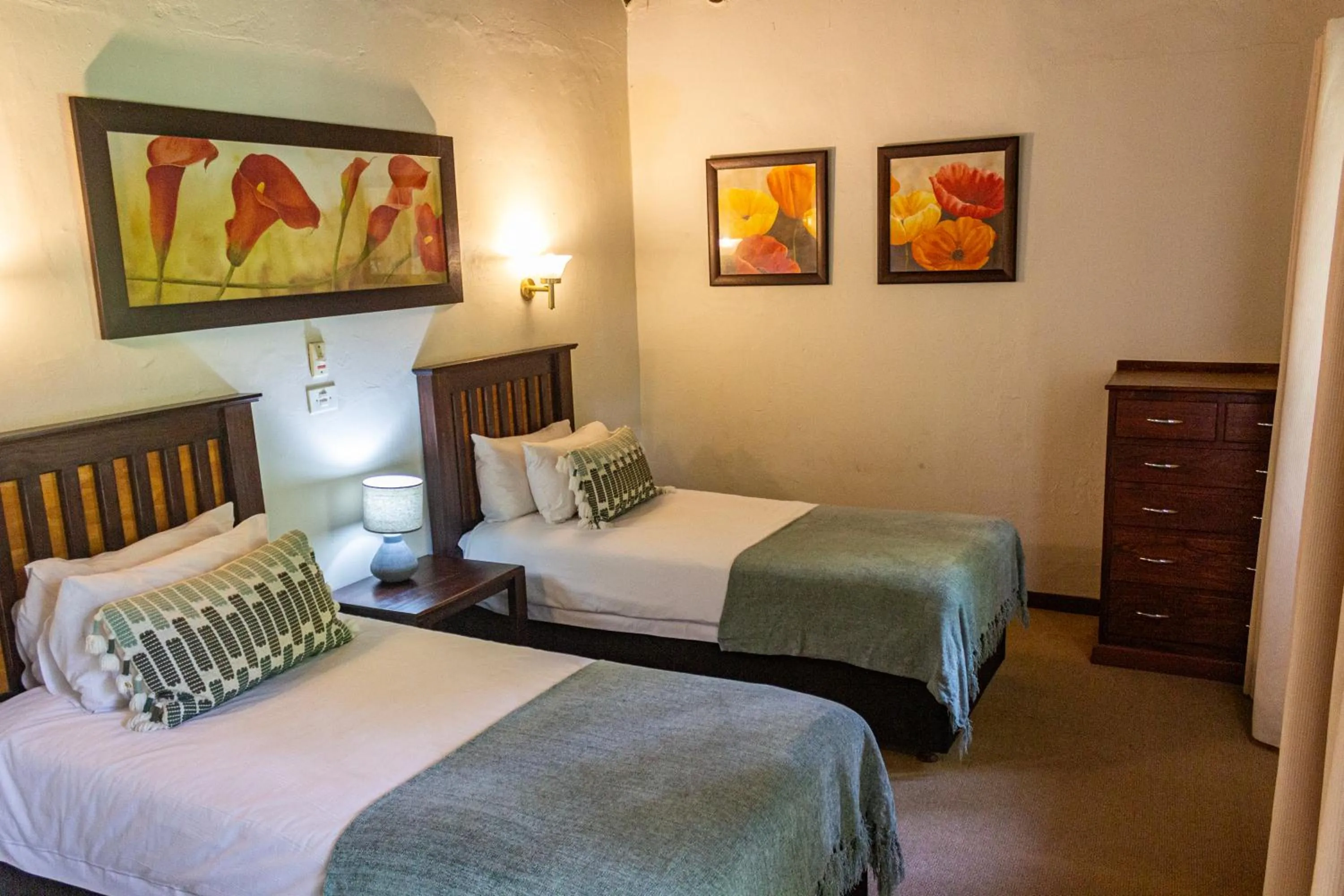 Bedroom, Bed in Hotel Numbi & Garden Suites