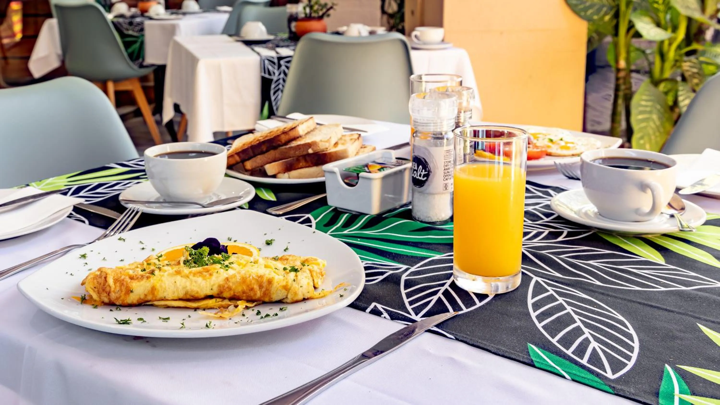 Restaurant/places to eat in Hotel Numbi & Garden Suites