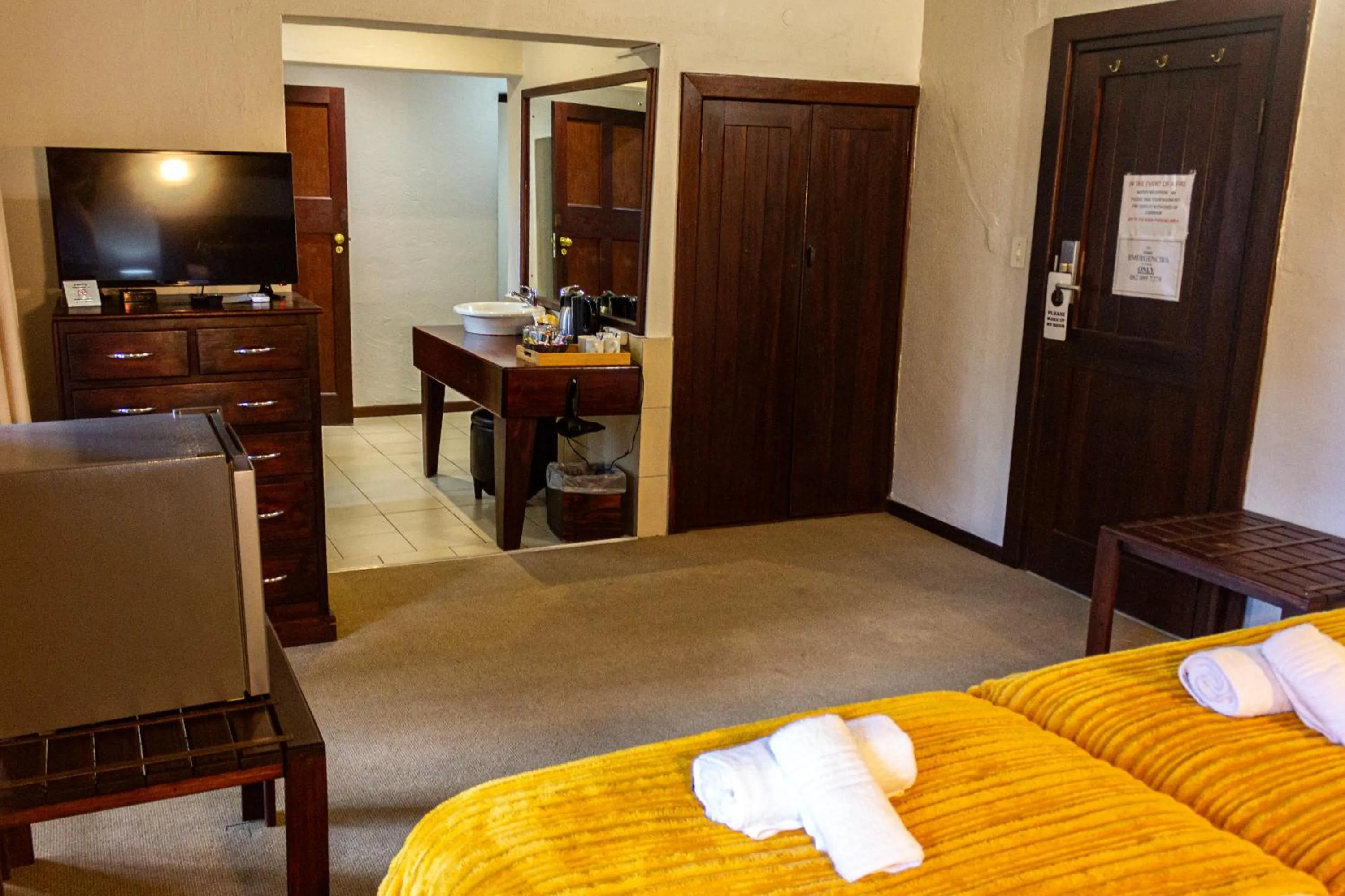 Bedroom, Bed in Hotel Numbi & Garden Suites