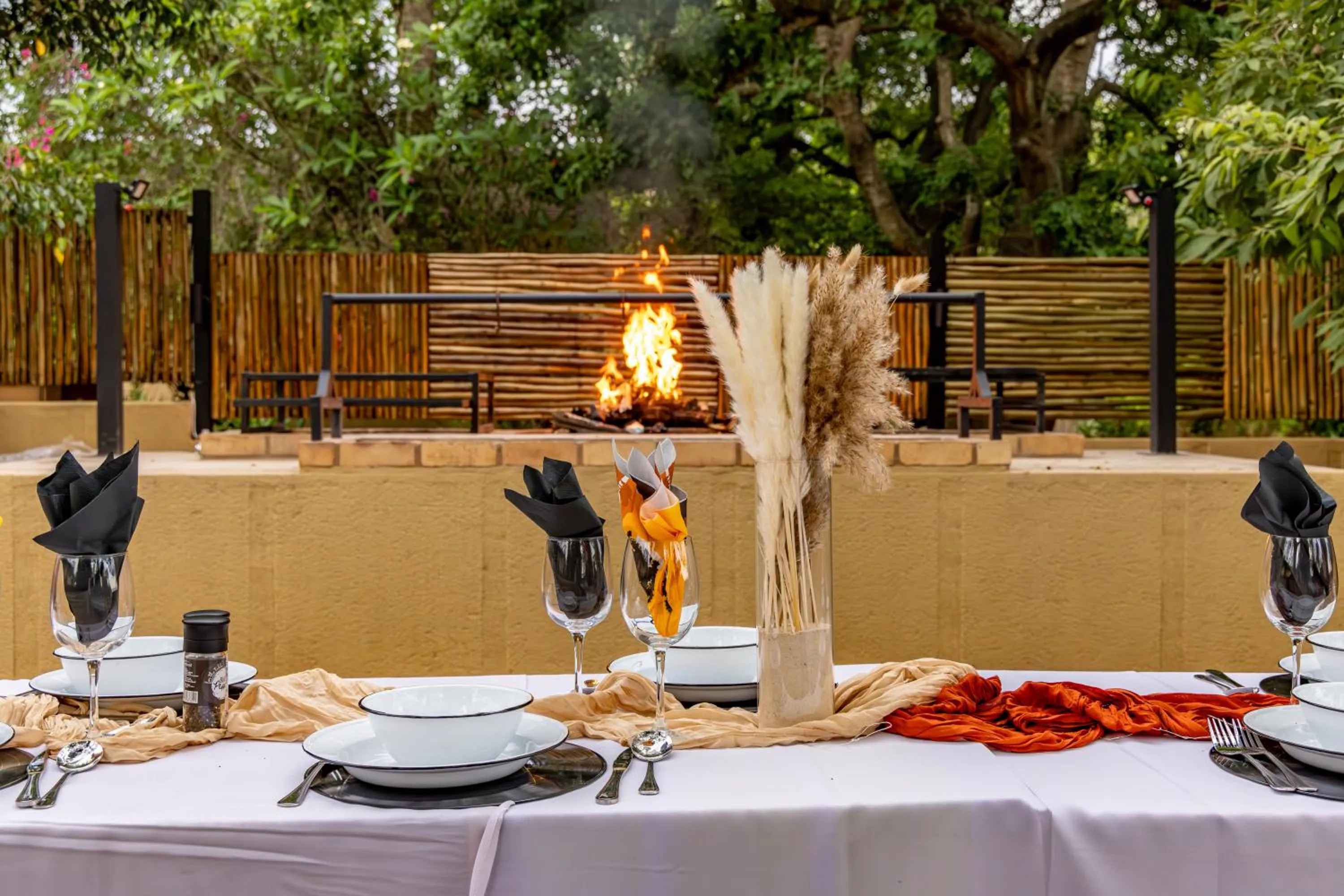 Restaurant/places to eat in Hotel Numbi & Garden Suites