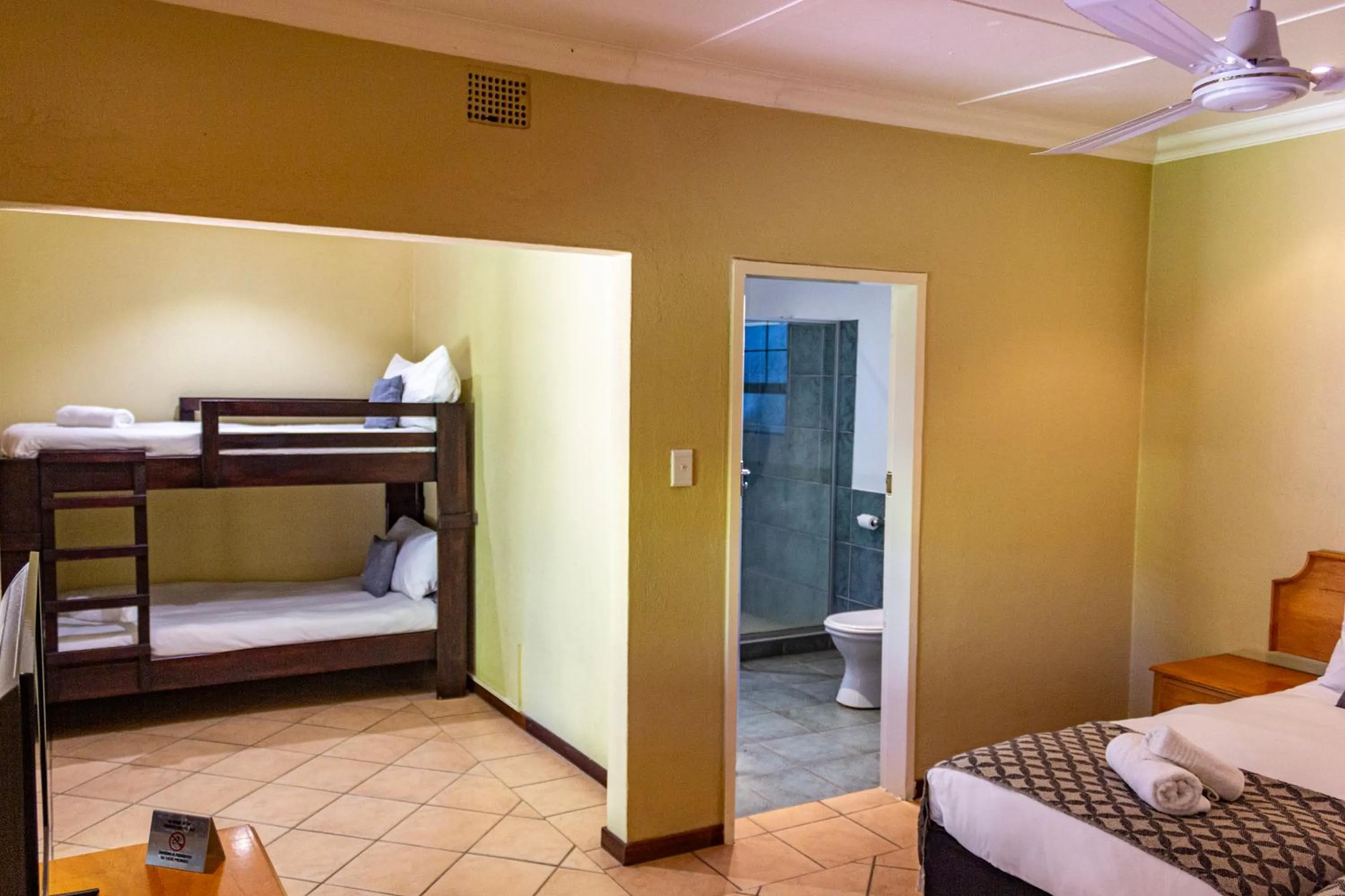 bunk bed, Bed in Hotel Numbi & Garden Suites