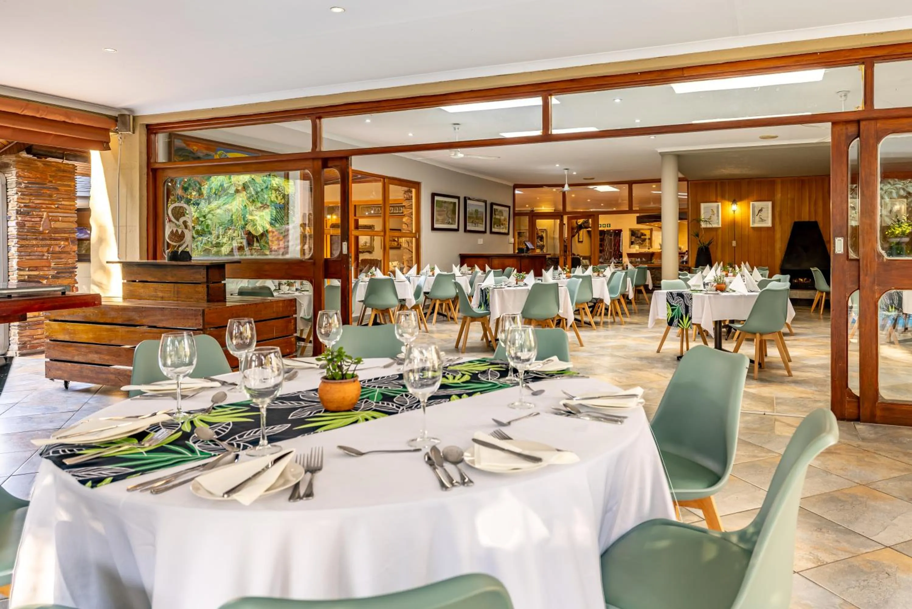 Restaurant/places to eat in Hotel Numbi & Garden Suites