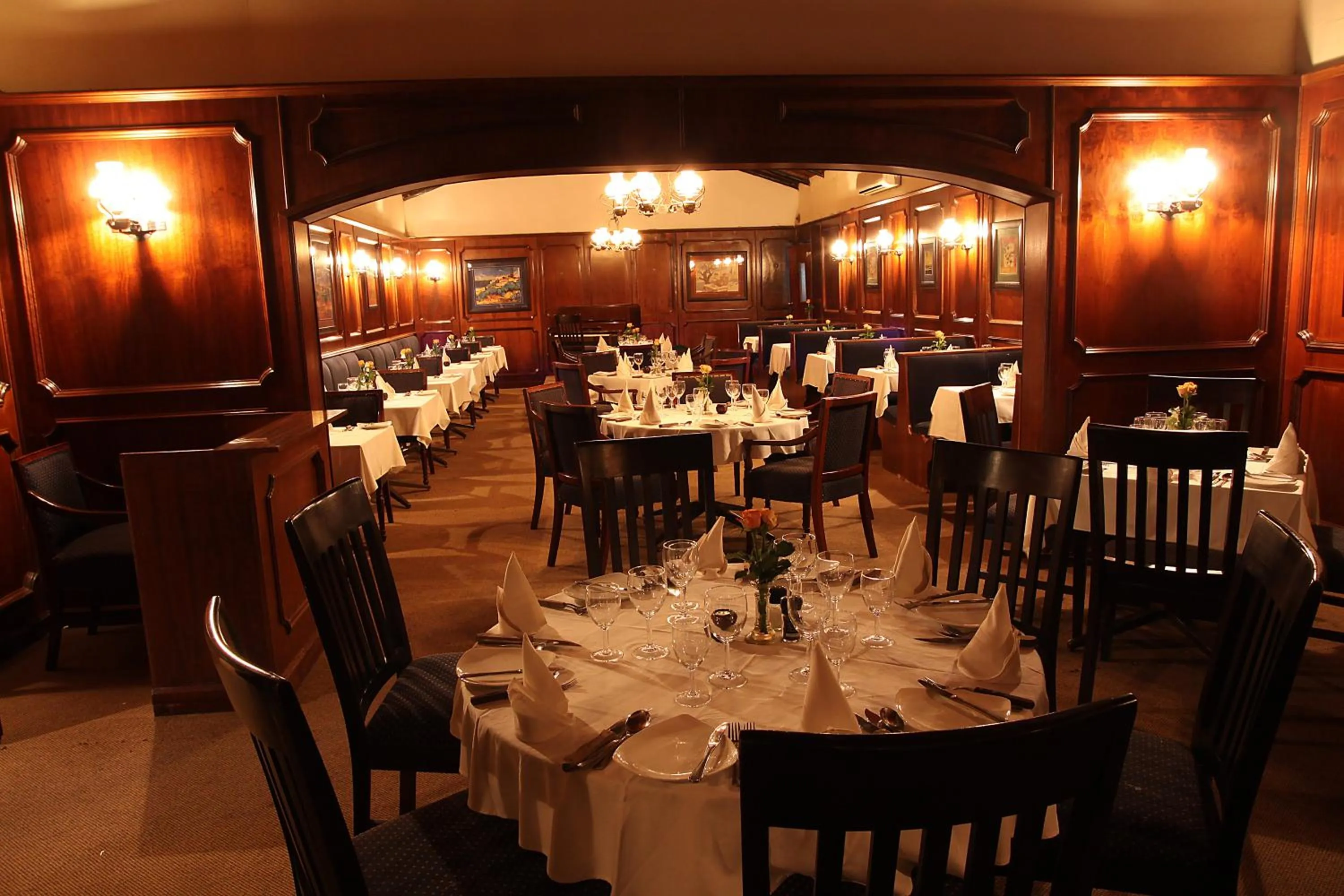 Restaurant/places to eat in Hotel Numbi & Garden Suites