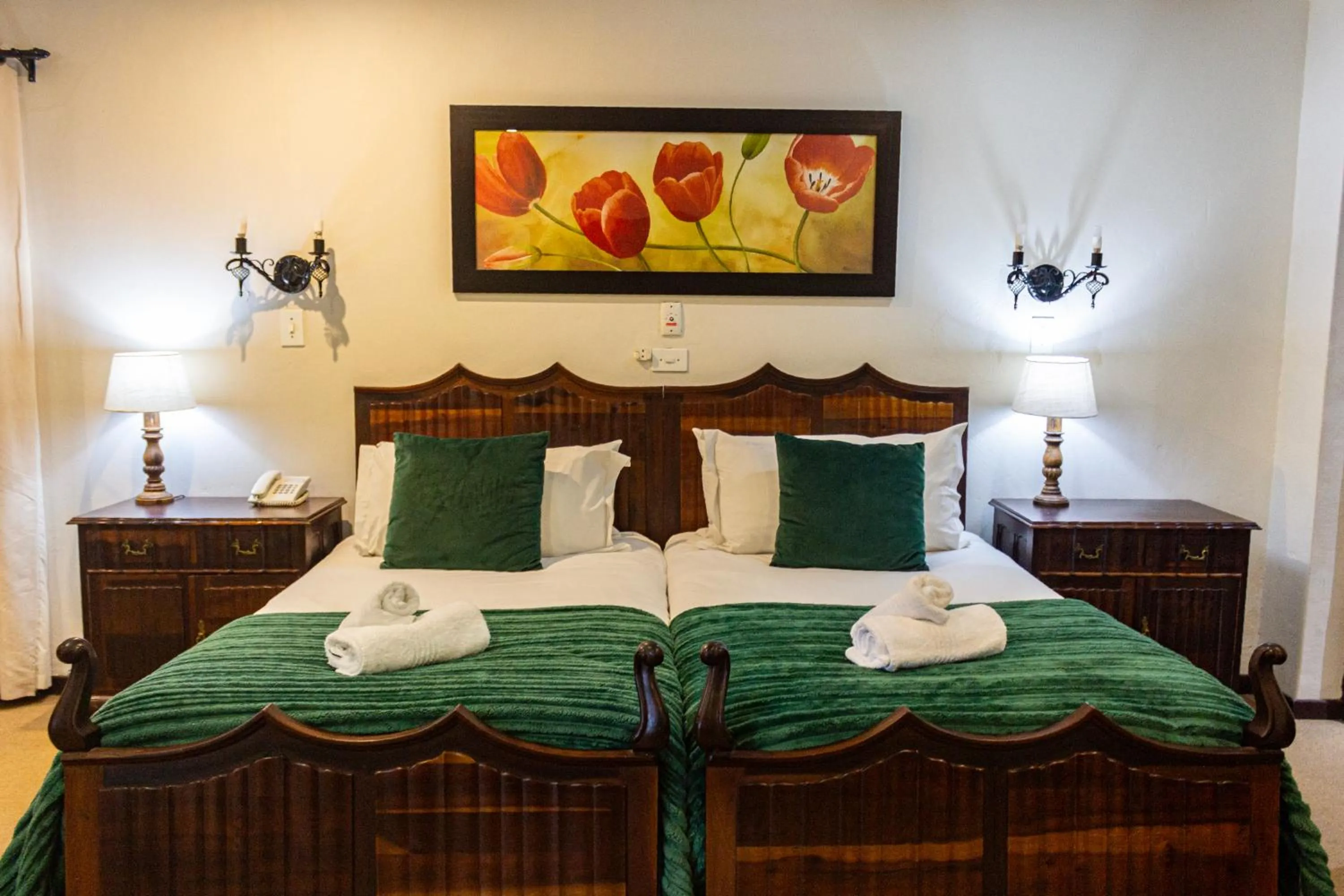 Bedroom, Bed in Hotel Numbi & Garden Suites