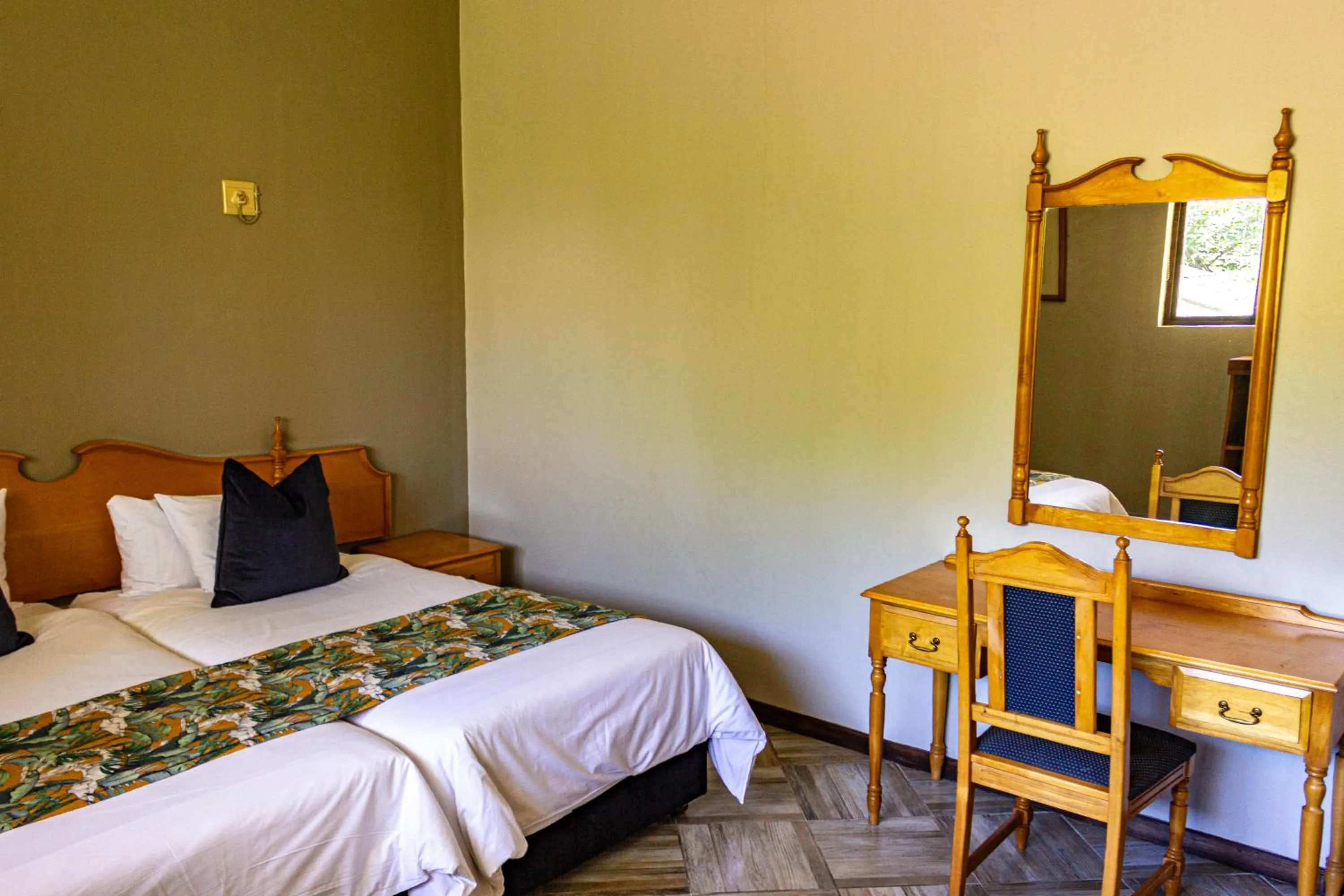 Bedroom, Bed in Hotel Numbi & Garden Suites