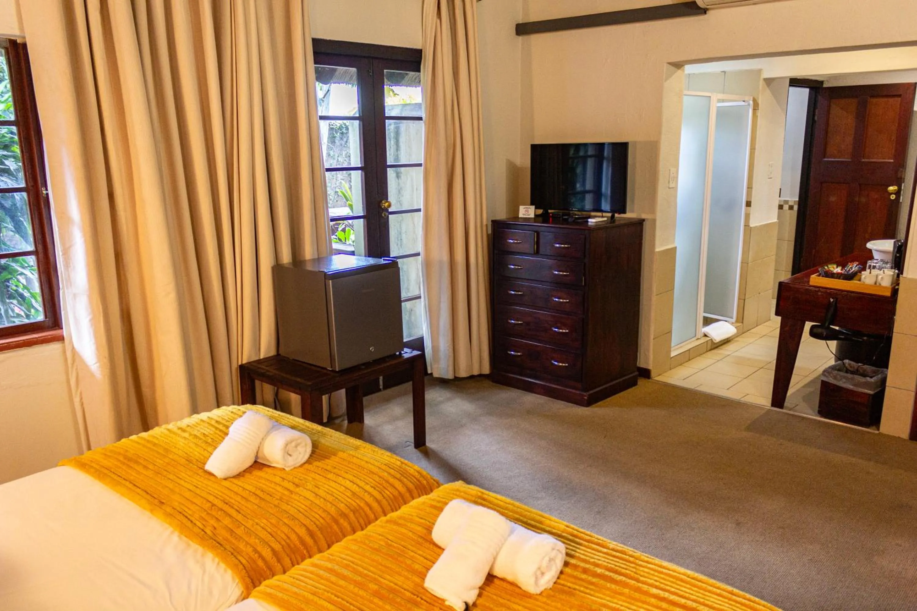 Bedroom, Bed in Hotel Numbi & Garden Suites