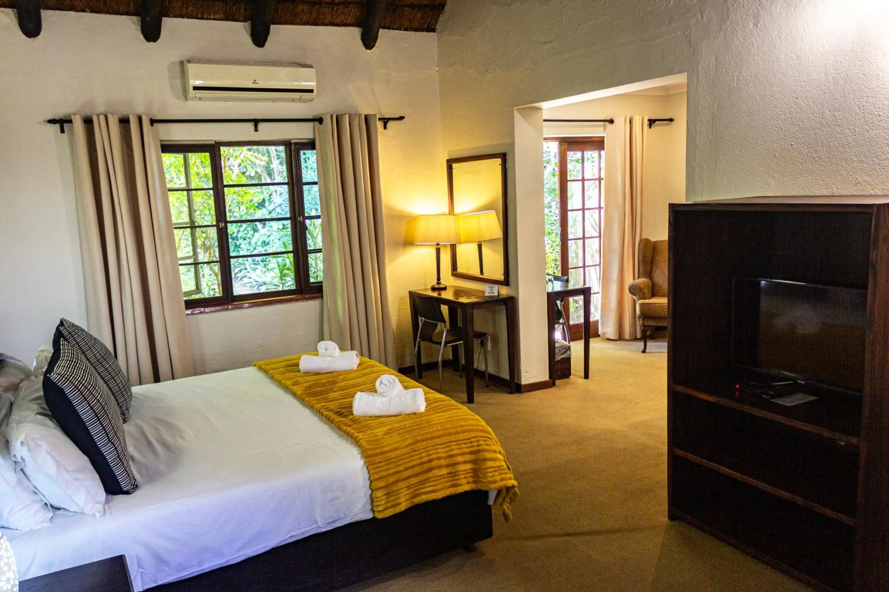 Photo of the whole room, Bed in Hotel Numbi & Garden Suites