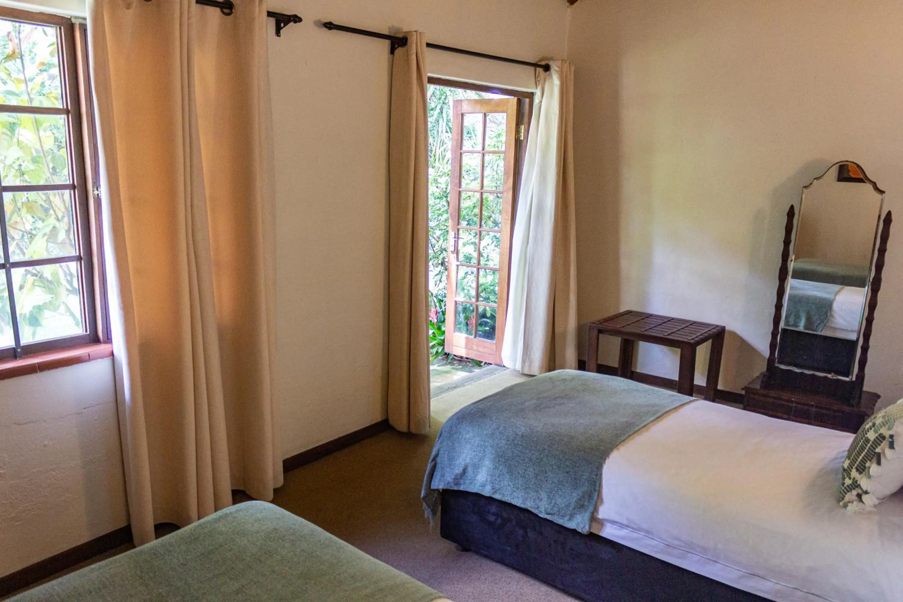 Bedroom, Bed in Hotel Numbi & Garden Suites