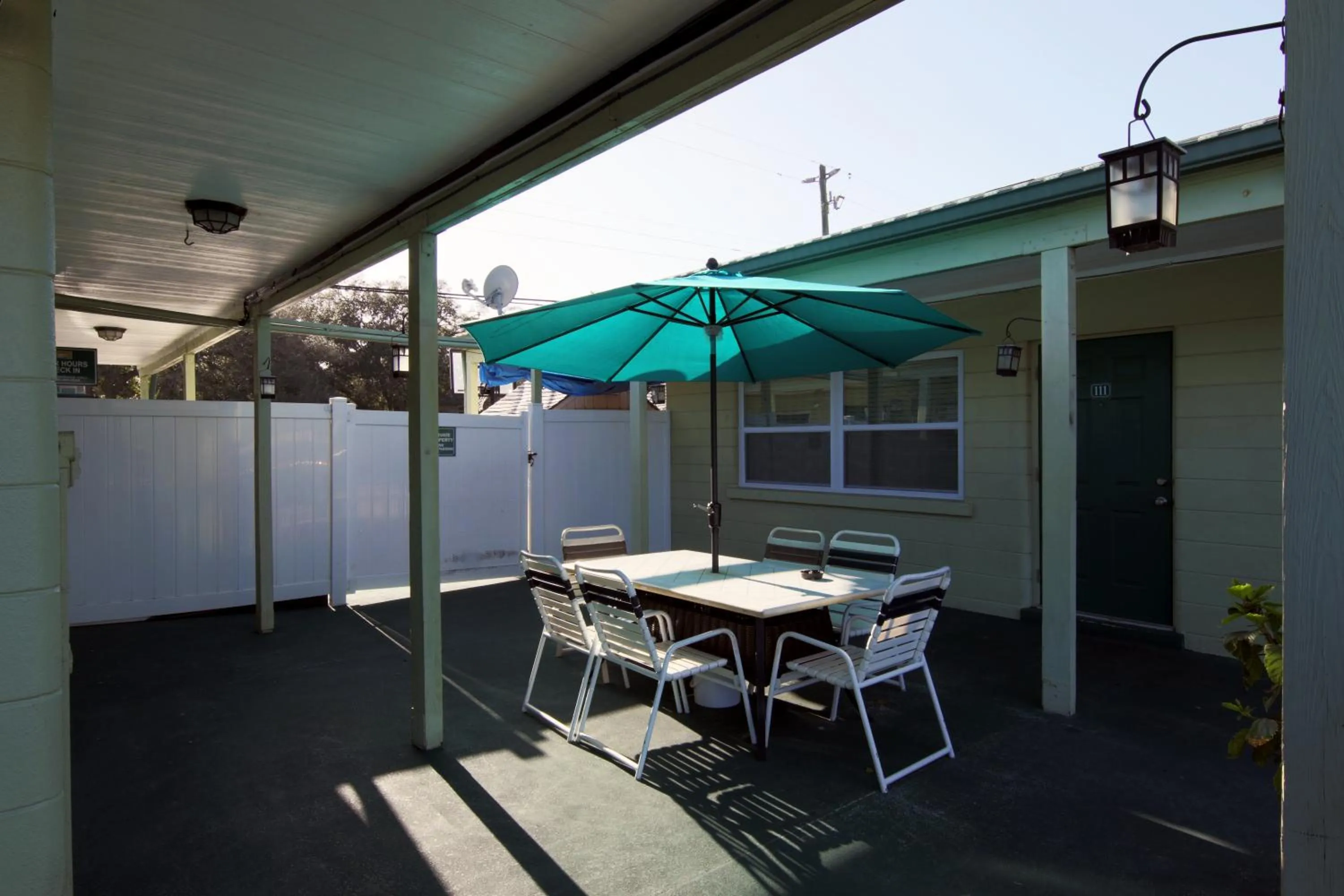 Patio in Sunshine Inn & Suites Venice, Florida