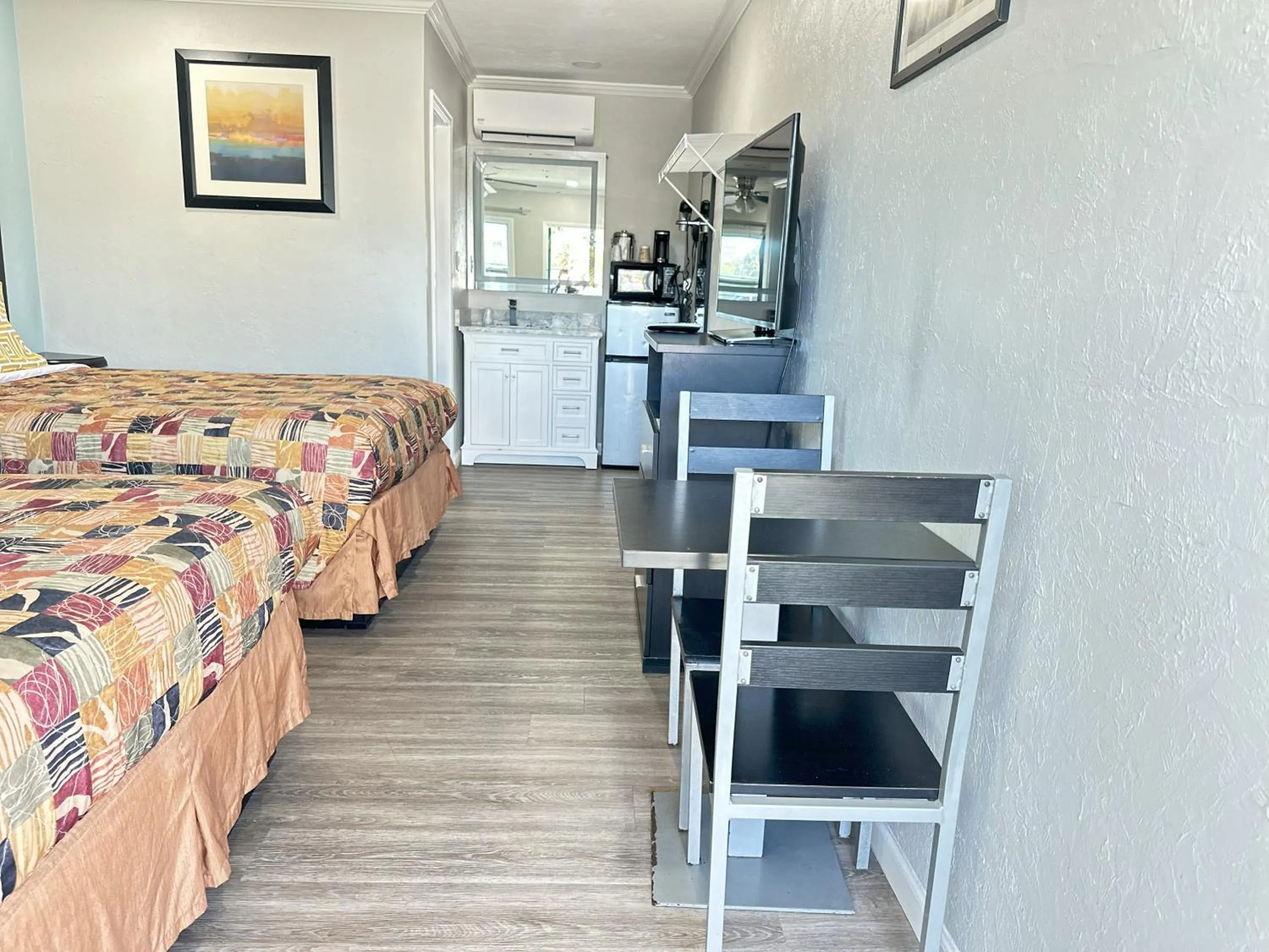 Bed in Sunshine Inn & Suites Venice, Florida