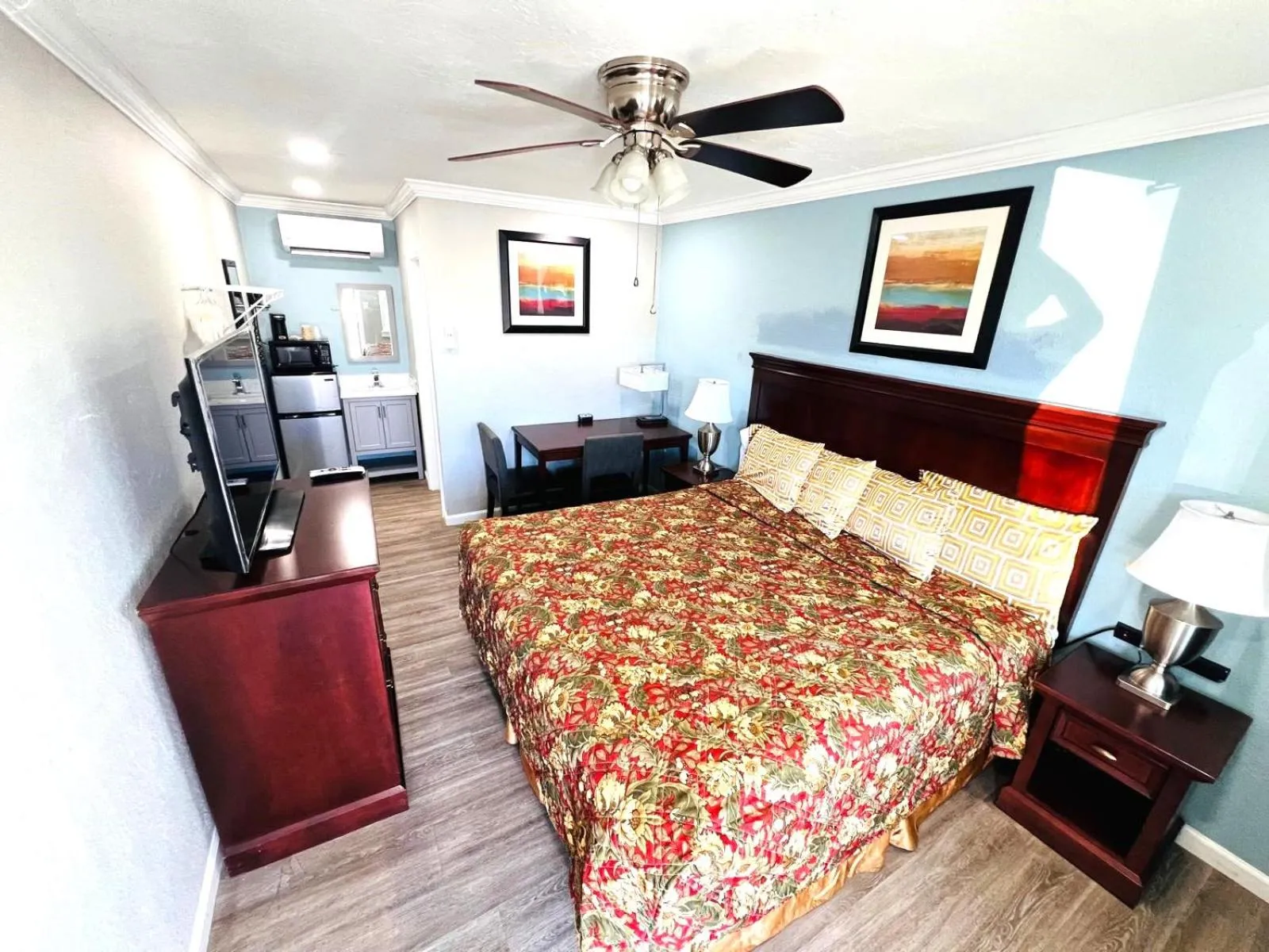 Bed in Sunshine Inn & Suites Venice, Florida