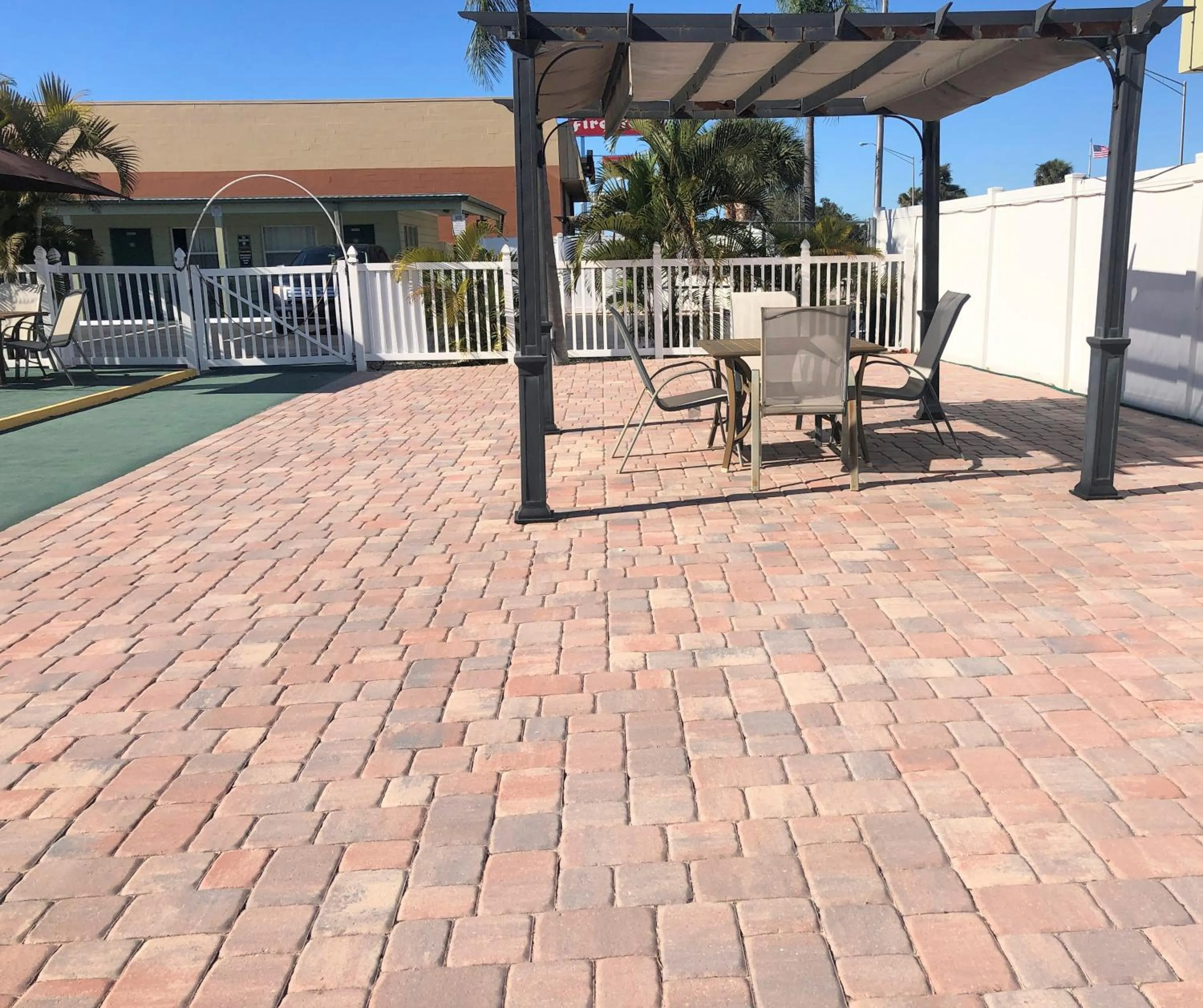 Patio in Sunshine Inn & Suites Venice, Florida