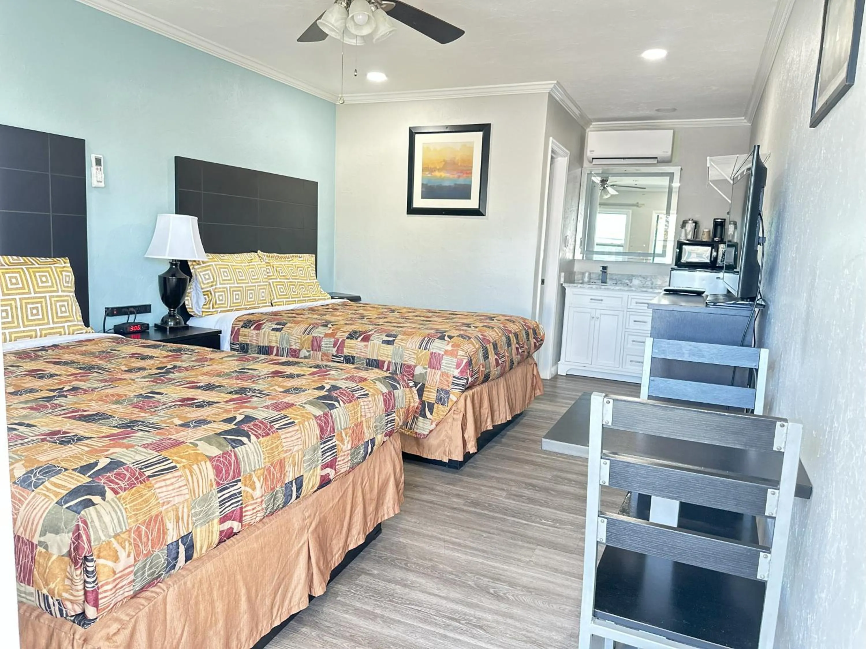 Bed in Sunshine Inn & Suites Venice, Florida