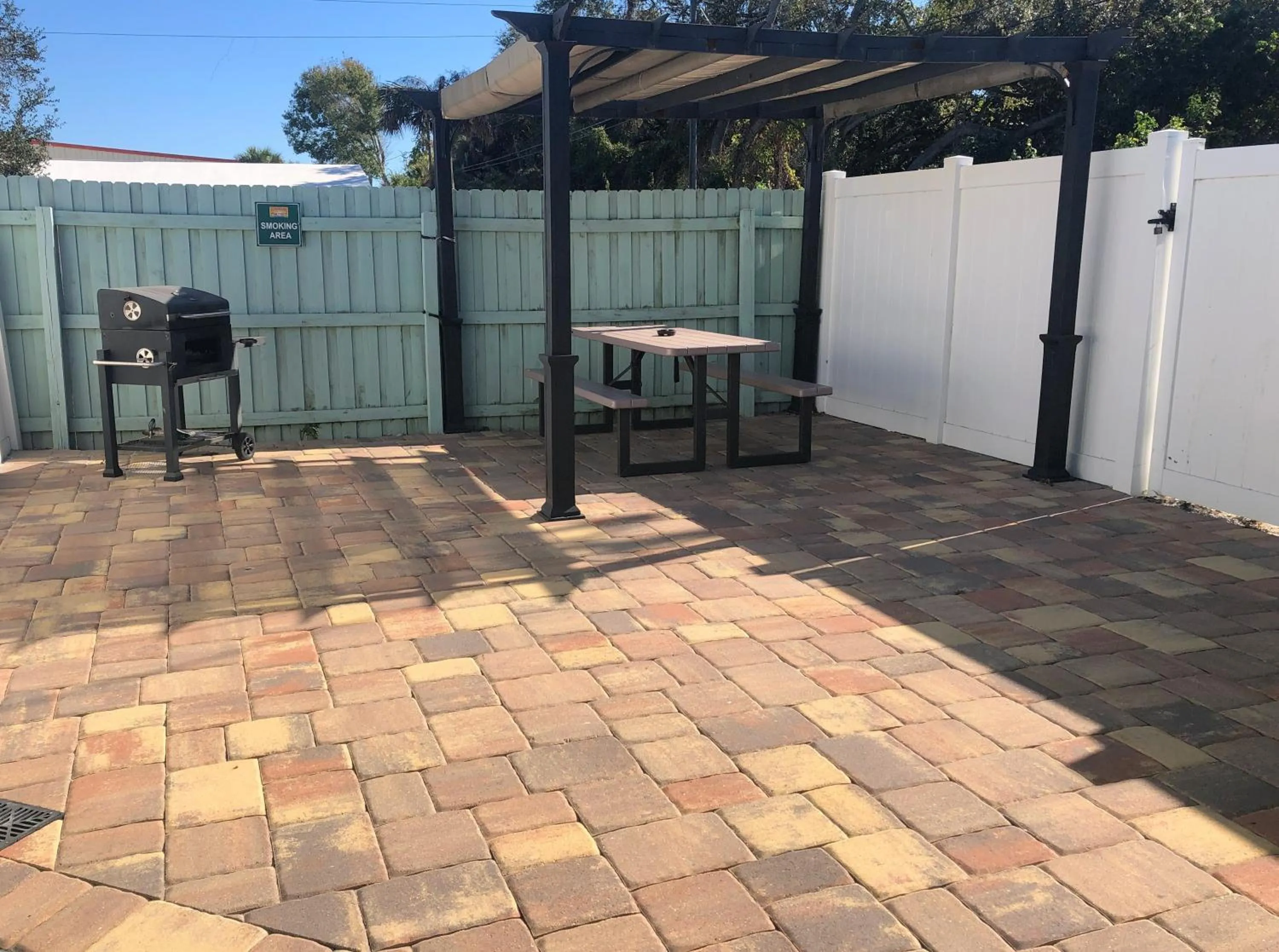 Patio in Sunshine Inn & Suites Venice, Florida