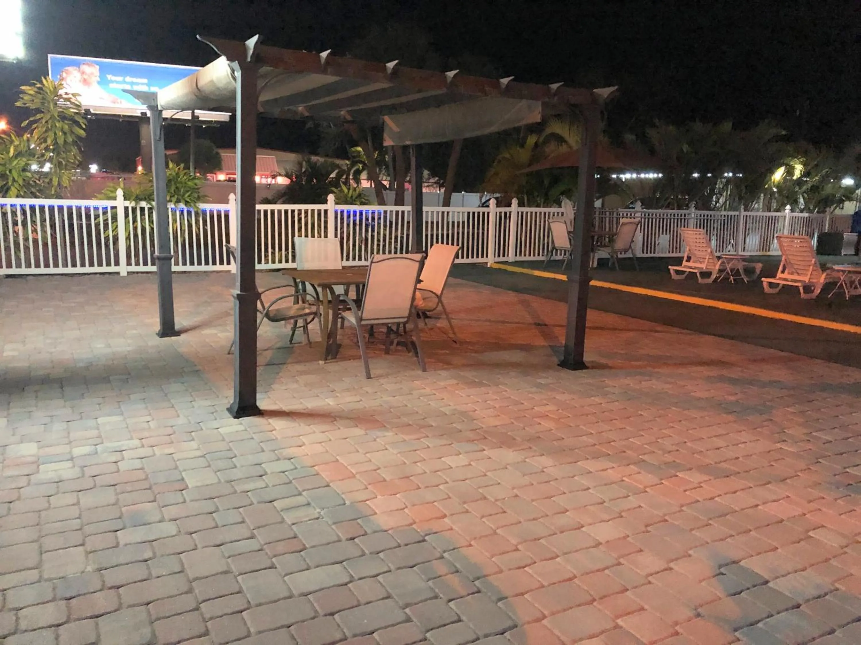 Patio in Sunshine Inn & Suites Venice, Florida
