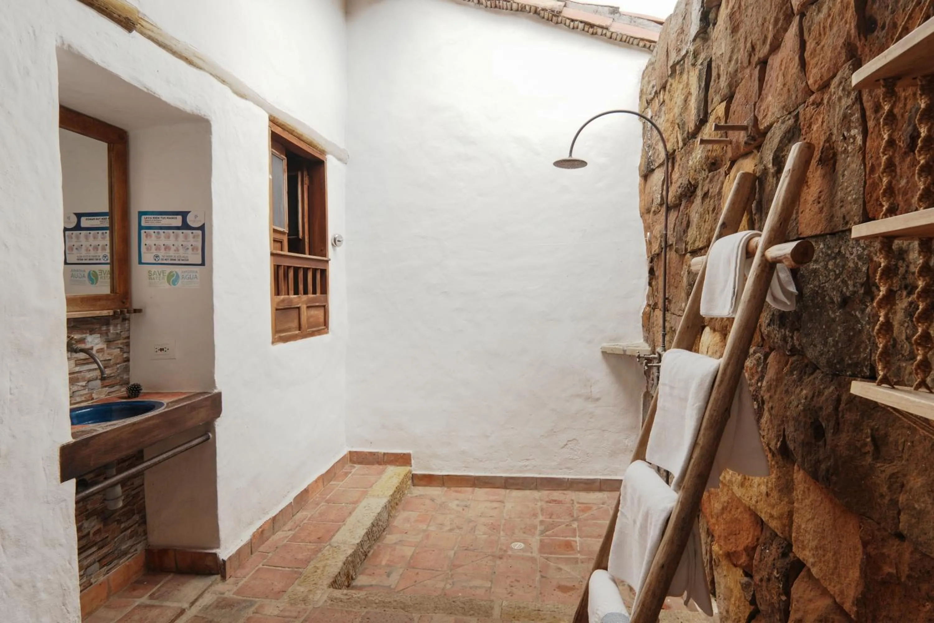Open Air Bath in Hotel Finca Buenos Aires Barichara
