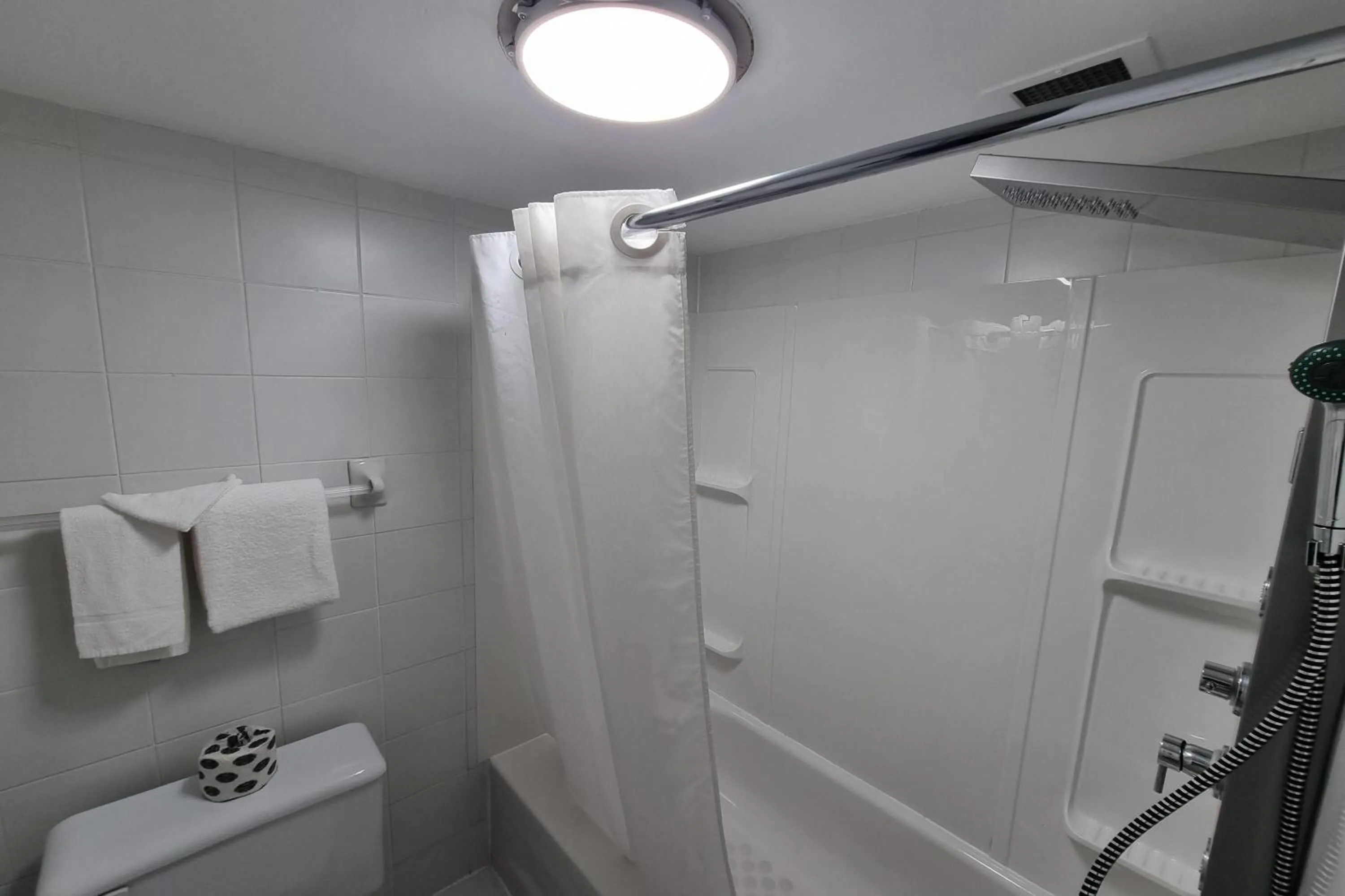 Bathroom in Travelodge by Wyndham Trois-Rivieres