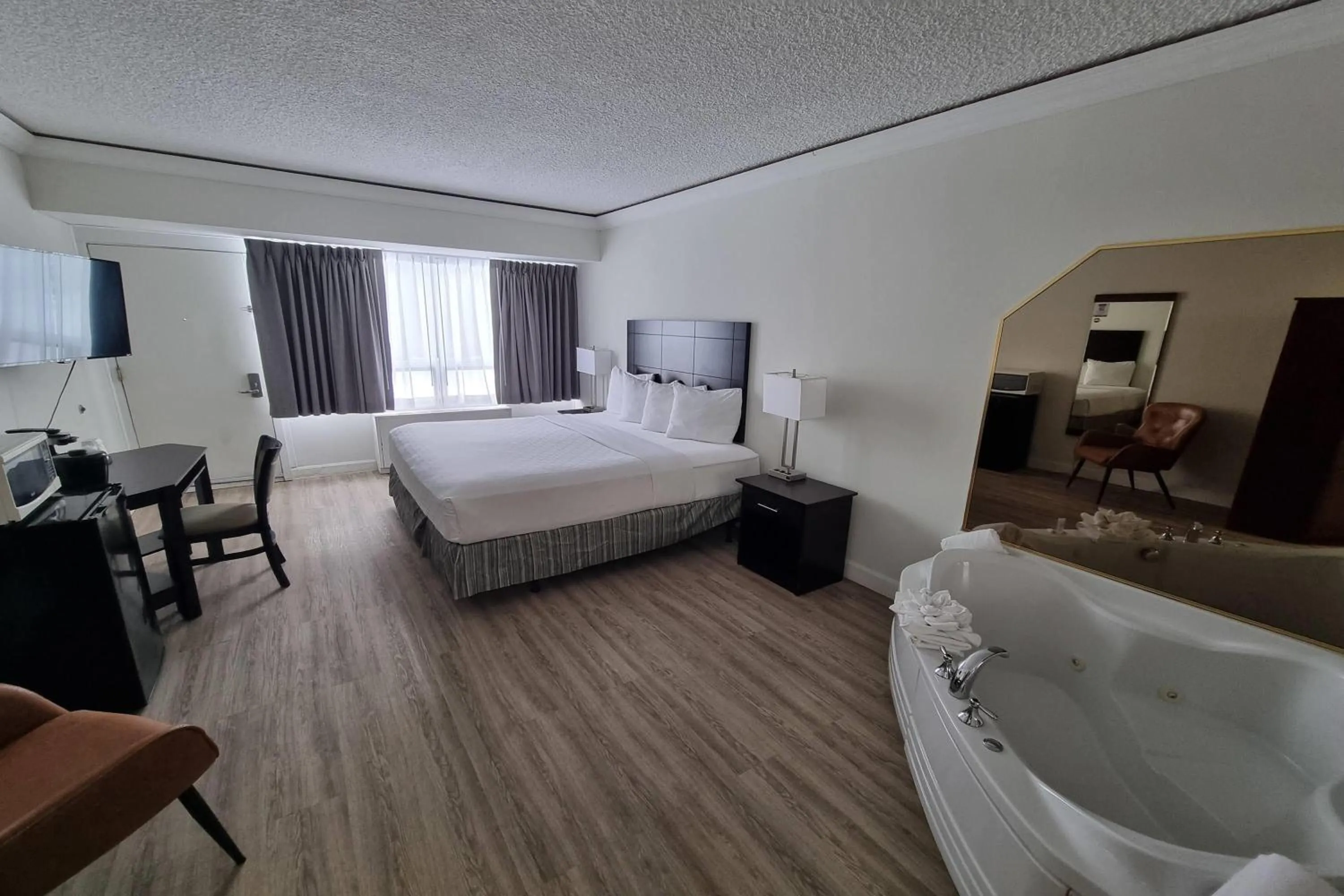 Photo of the whole room, Bed in Travelodge by Wyndham Trois-Rivieres