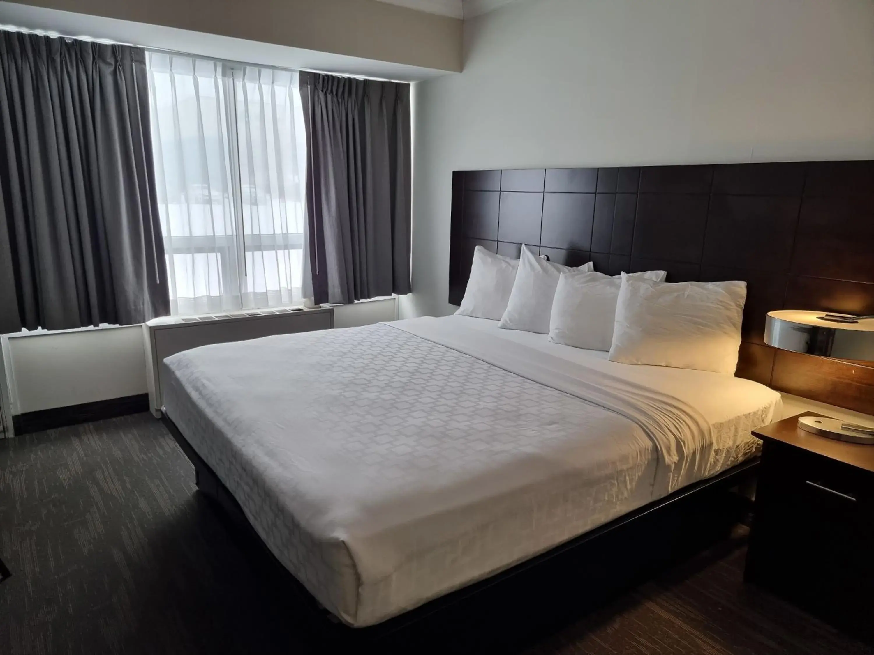 King Room - Non-Smoking in Travelodge by Wyndham Trois-Rivieres King Room - Non-Smoking in Travelodge by Wyndham Trois-Rivieres