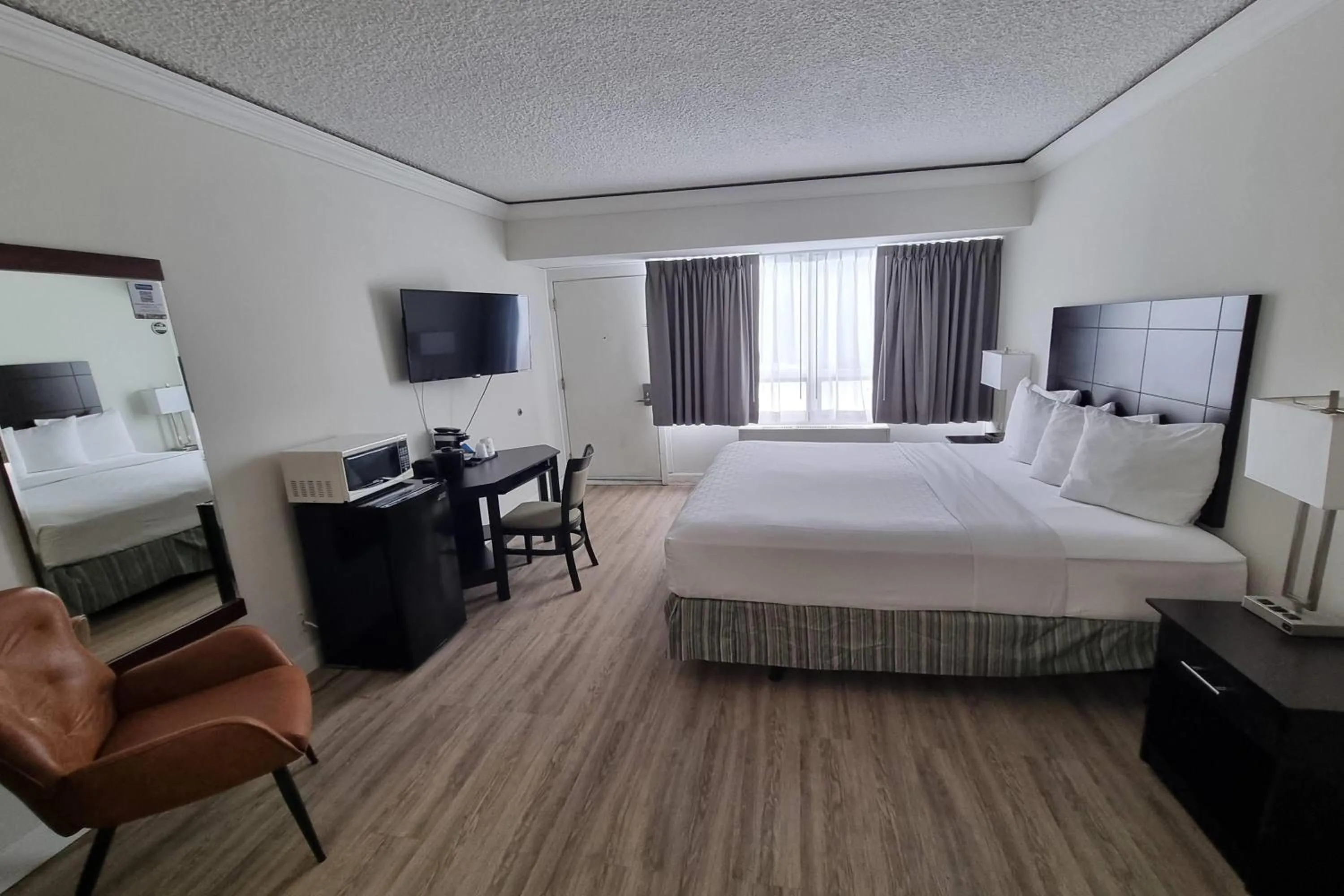 Photo of the whole room, Bed in Travelodge by Wyndham Trois-Rivieres