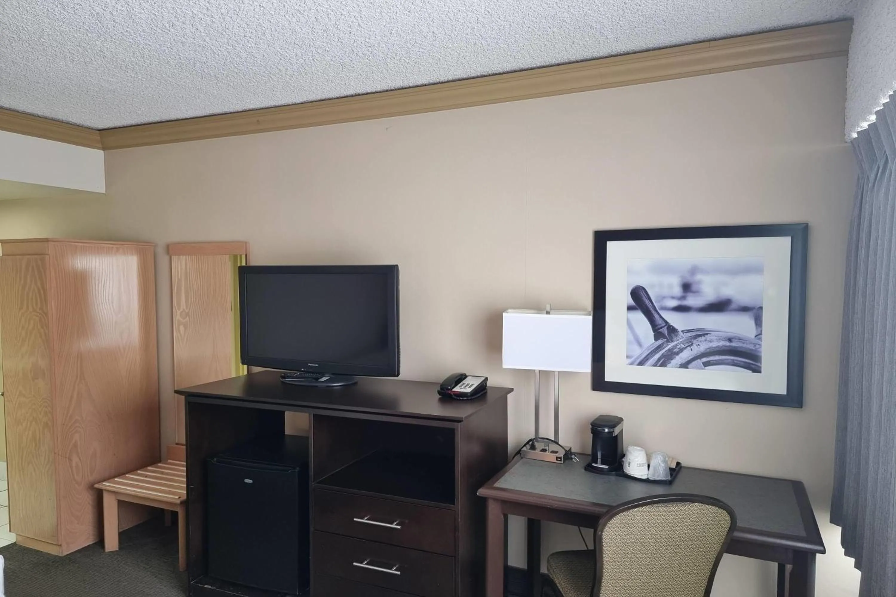 Photo of the whole room in Travelodge by Wyndham Trois-Rivieres