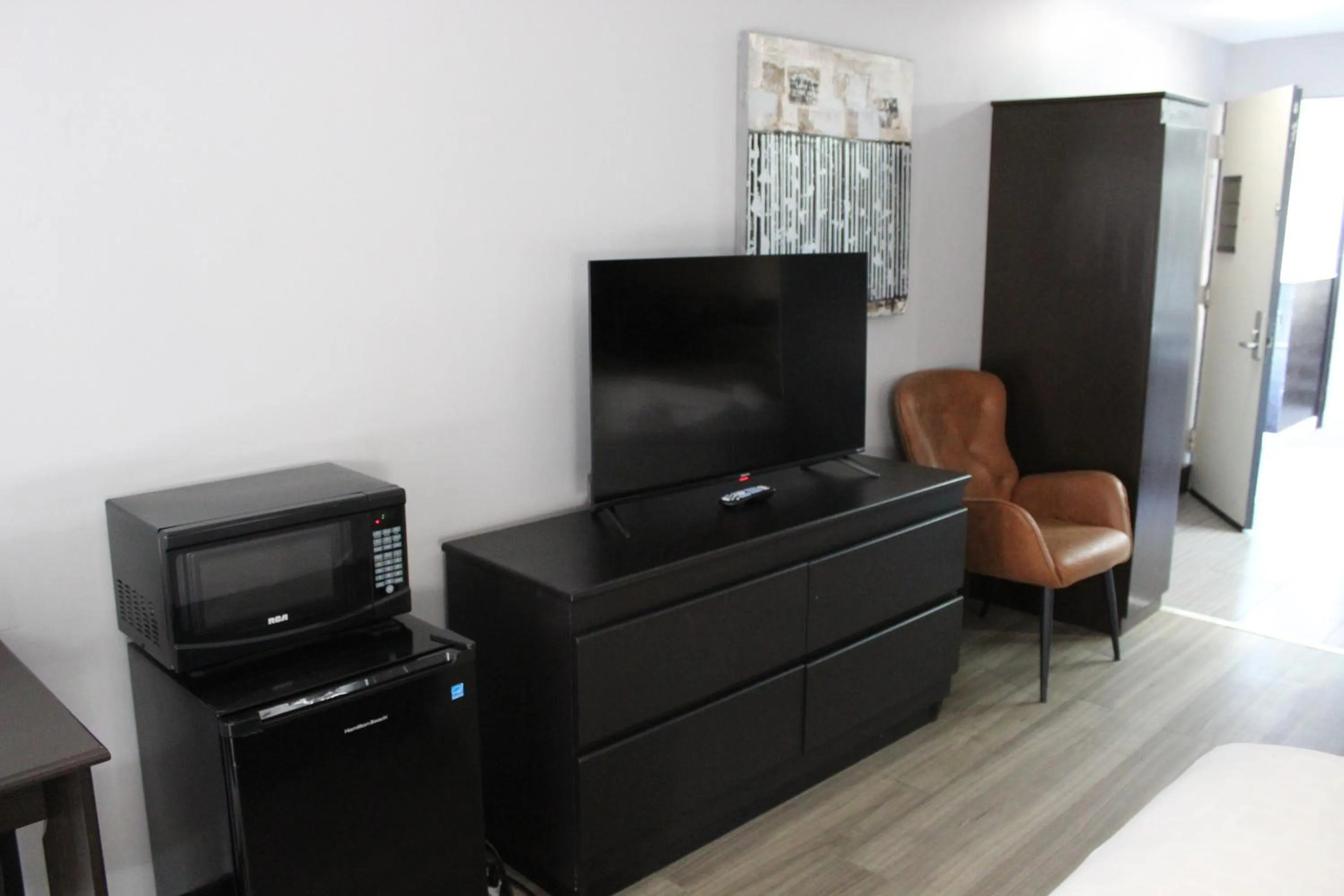 Bedroom in Travelodge by Wyndham Trois-Rivieres