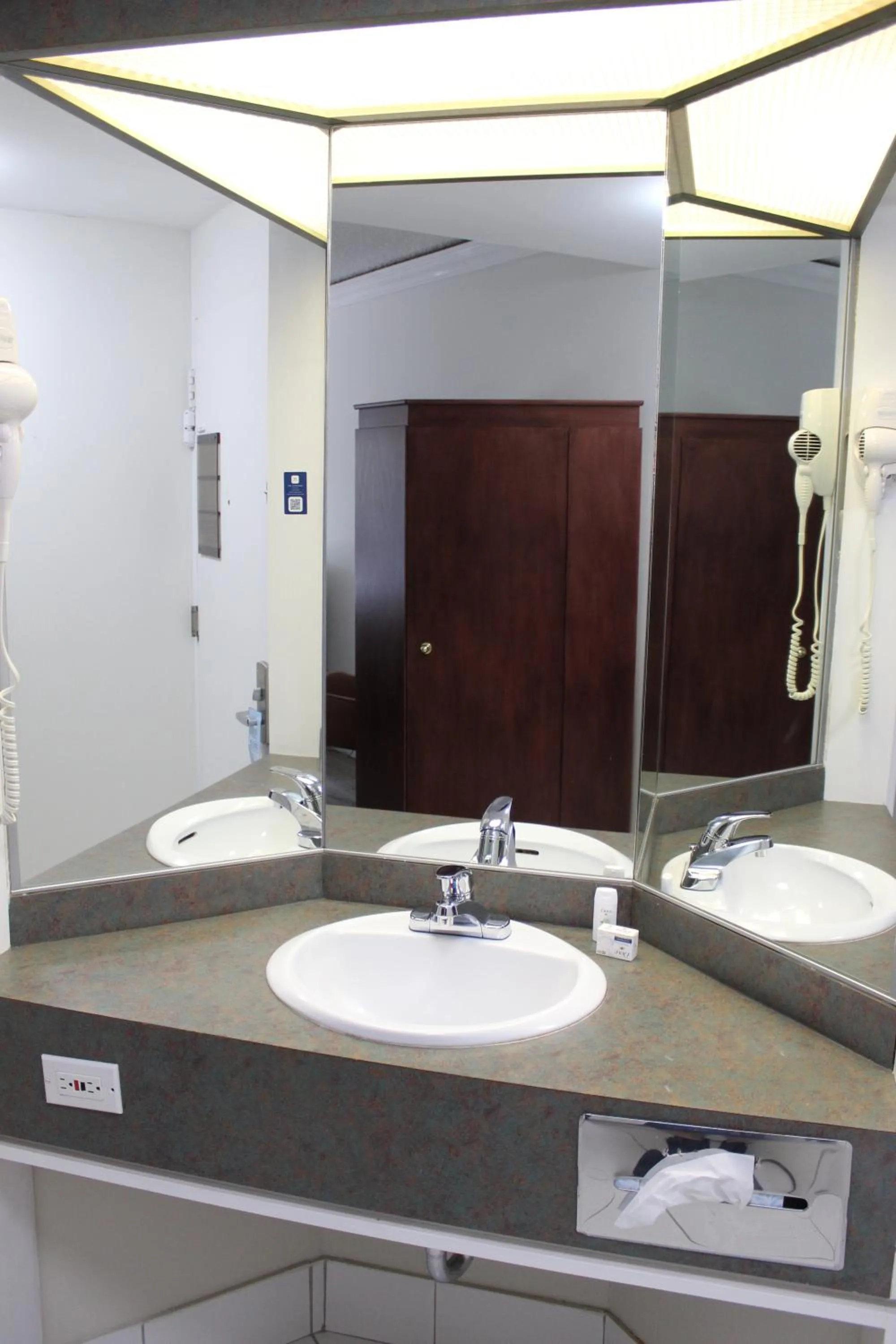 Bathroom in Travelodge by Wyndham Trois-Rivieres